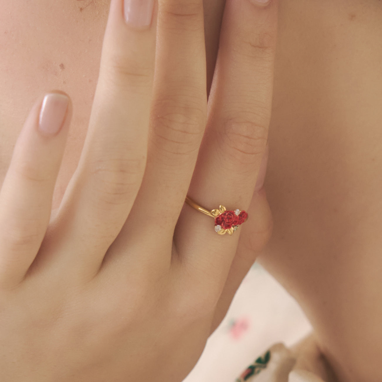 イエローゴールド×エナメル リング Bows&Rose