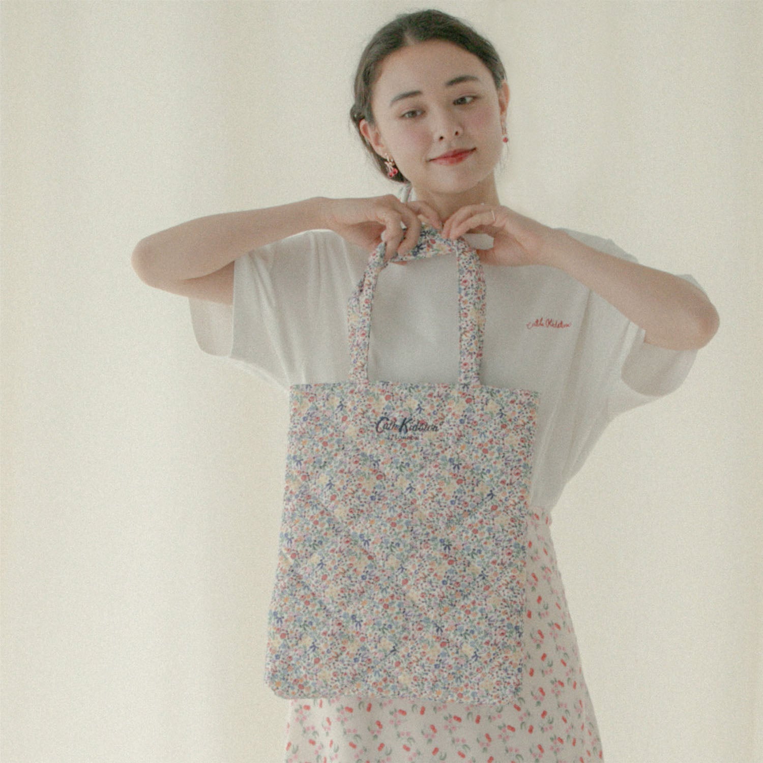 パデットトートバッグ Harmony Ditsy | Cath Kidston 日本公式