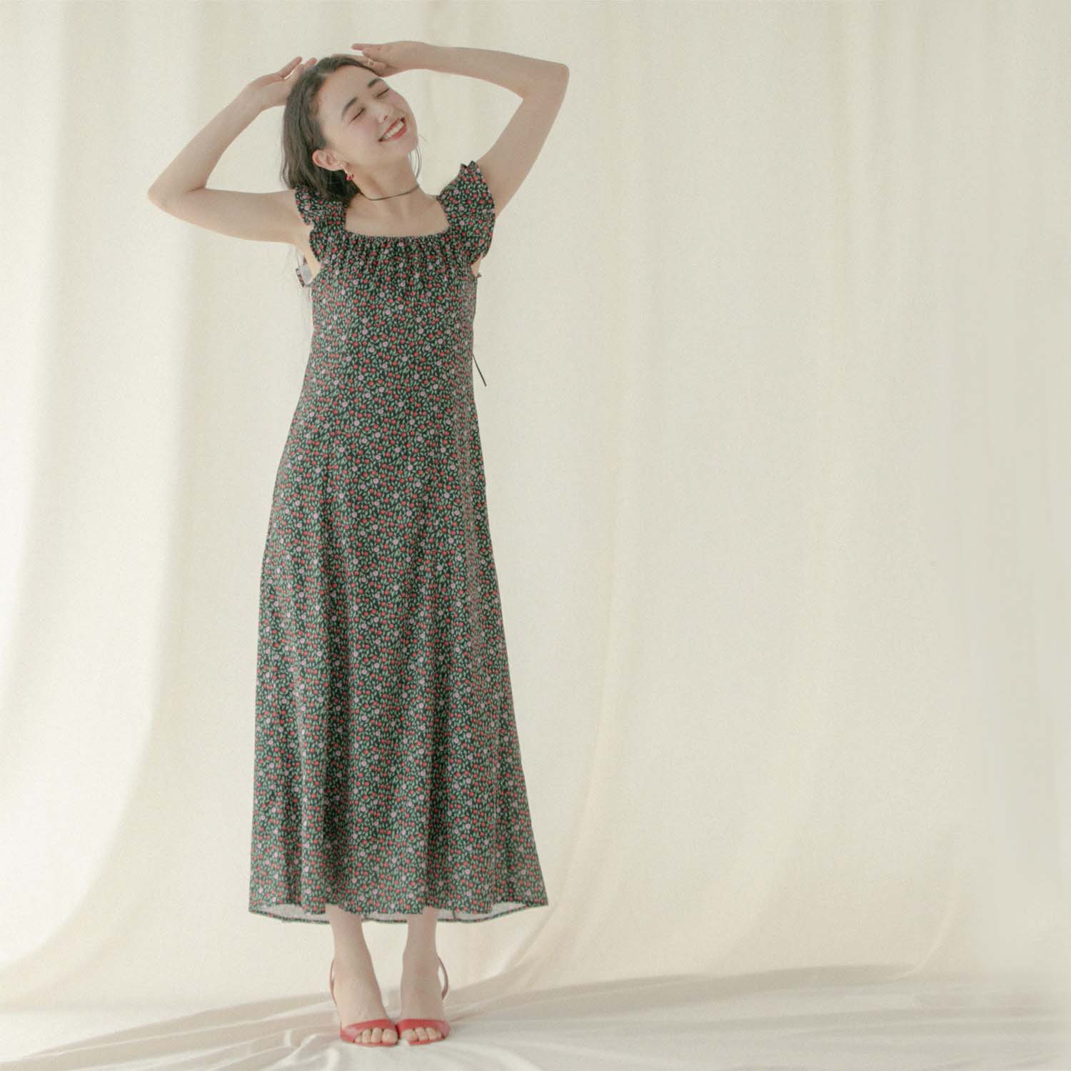 ラッフルスリーブドレス Cherry Vine