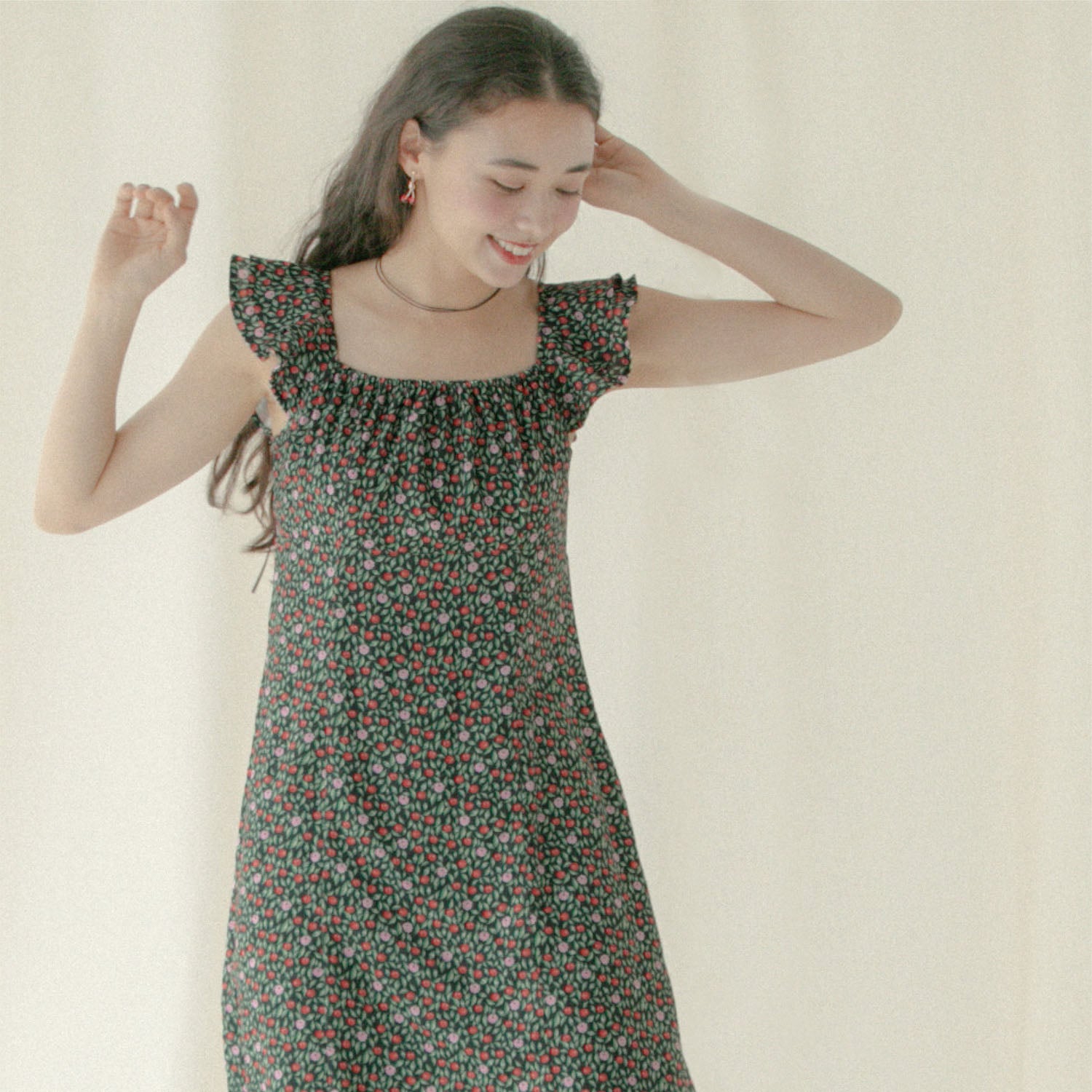 ラッフルスリーブドレス Cherry Vine