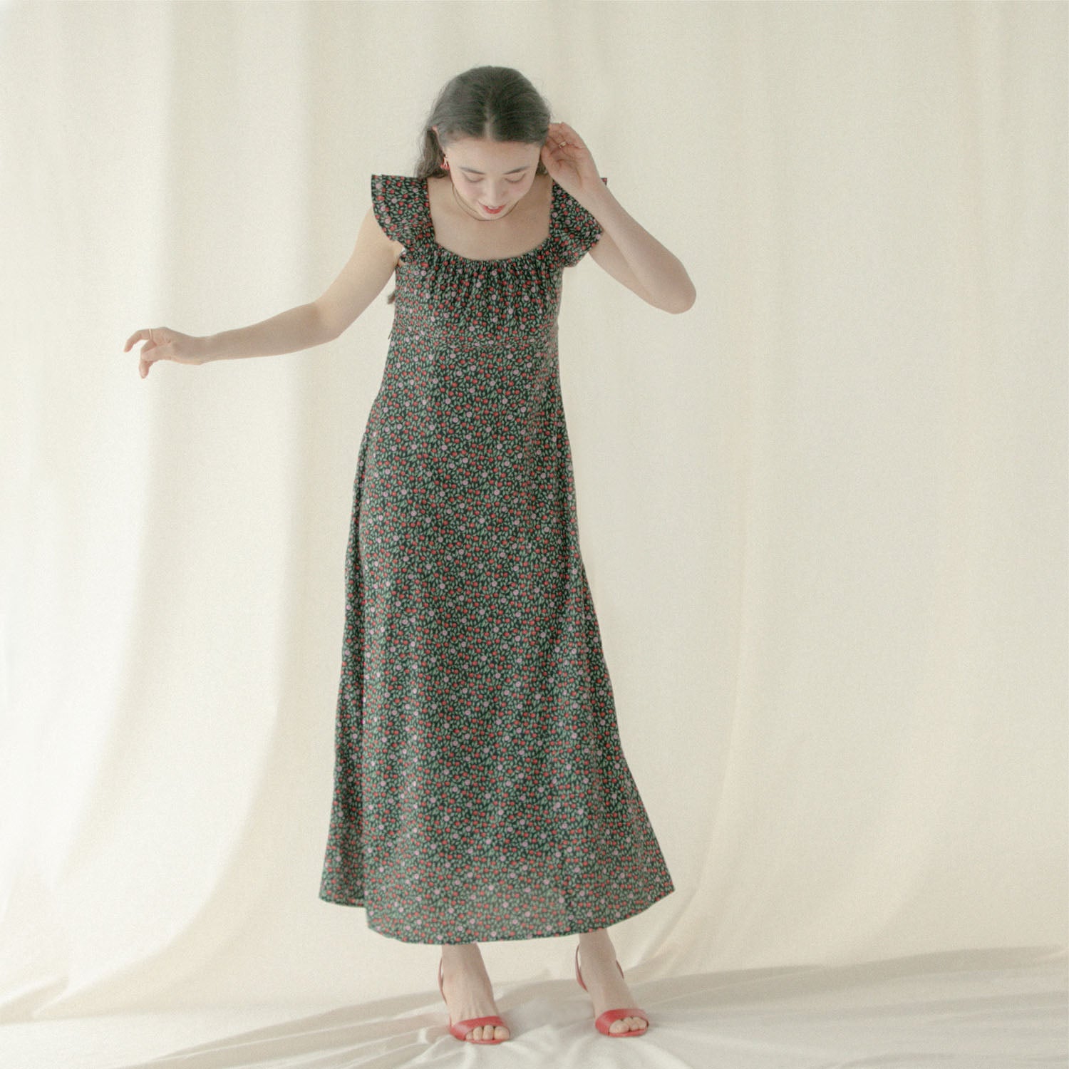 ラッフルスリーブドレス Cherry Vine