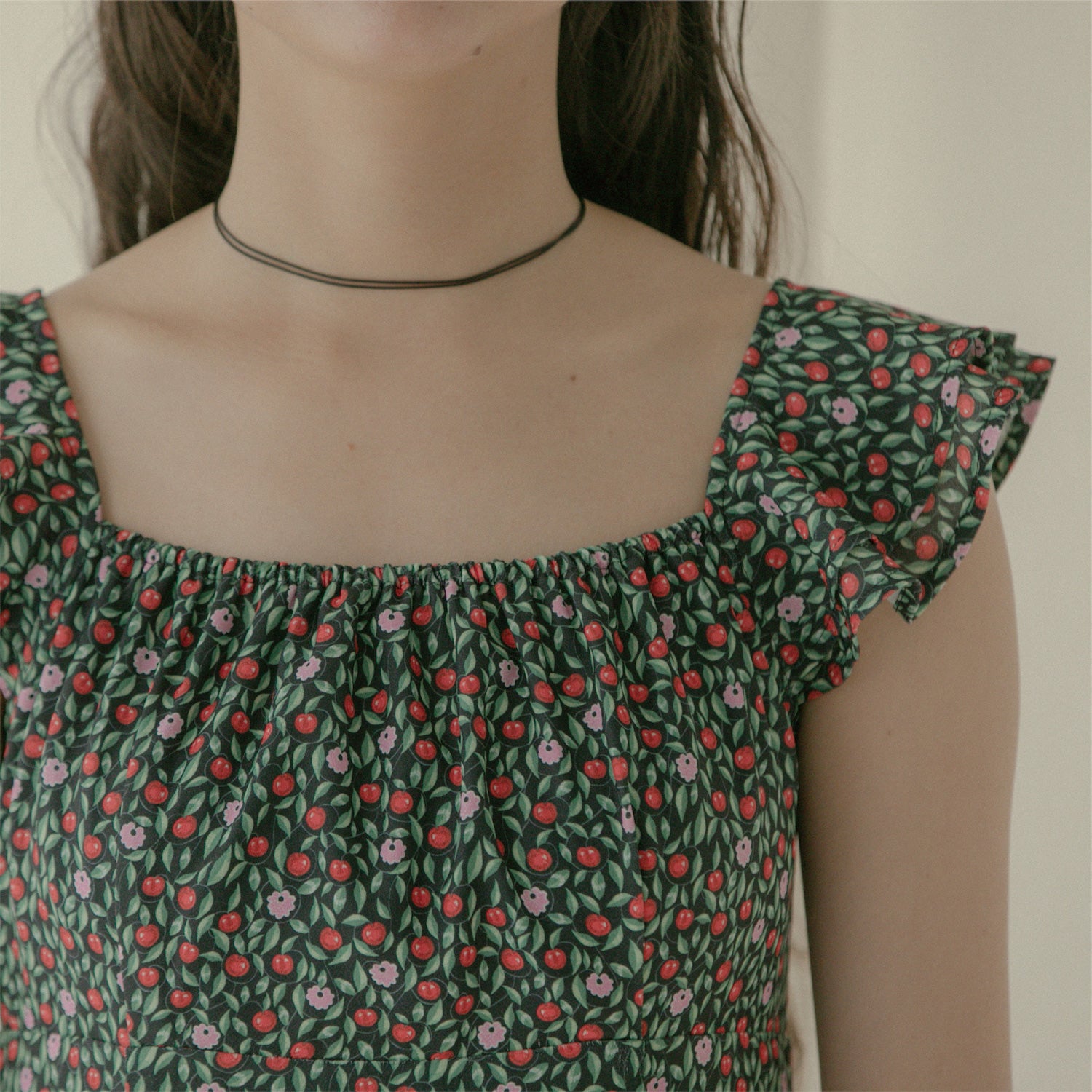 ラッフルスリーブドレス Cherry Vine