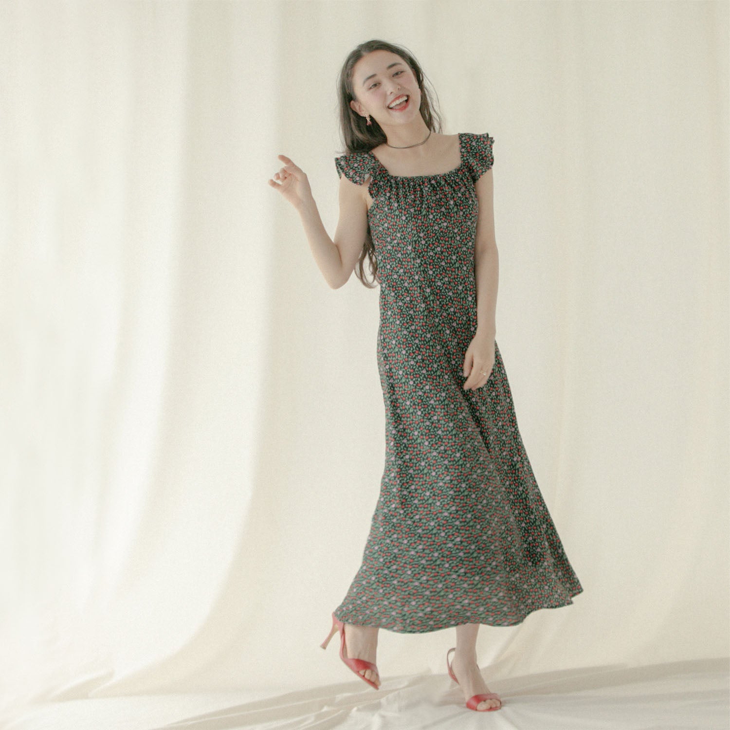 ラッフルスリーブドレス Cherry Vine