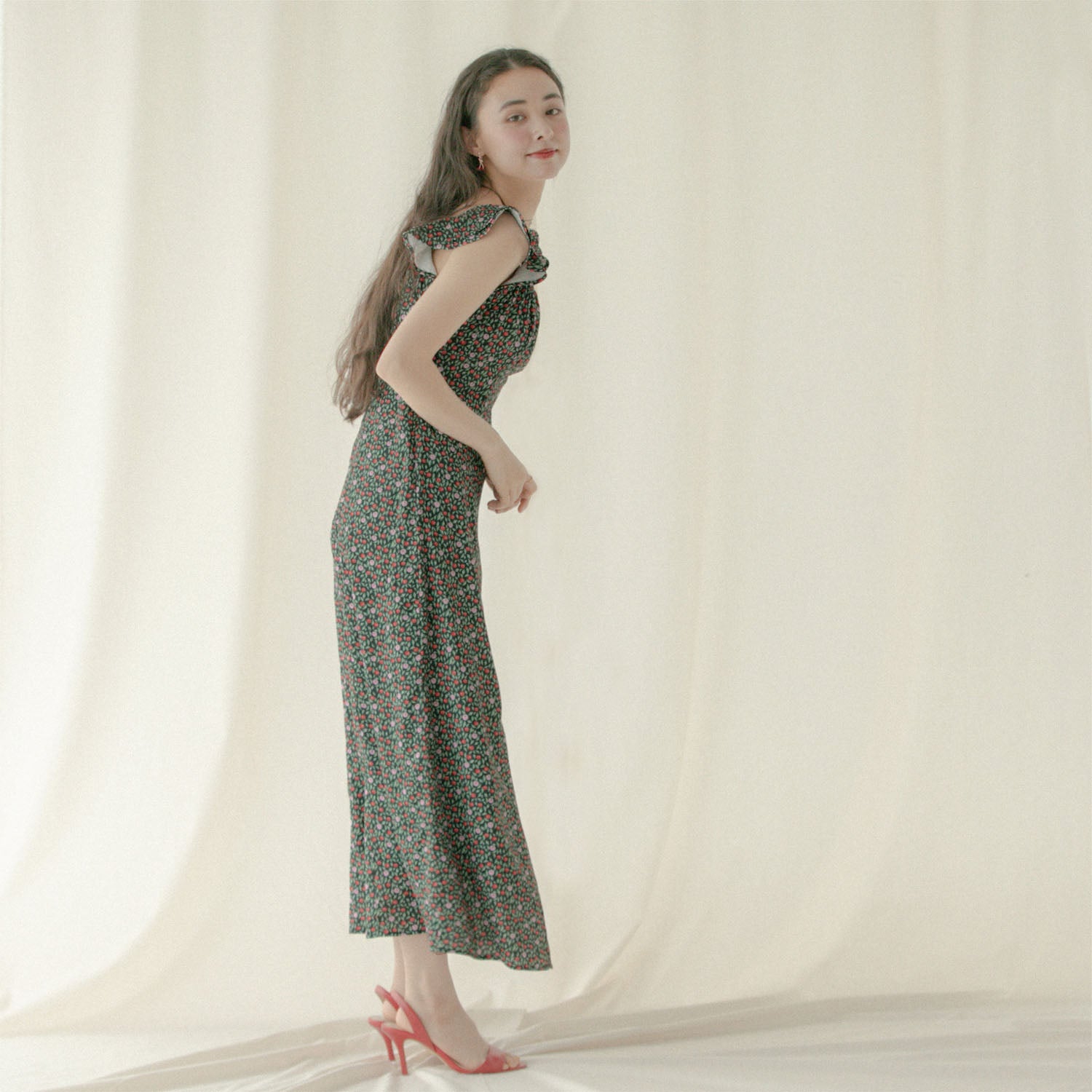 ラッフルスリーブドレス Cherry Vine