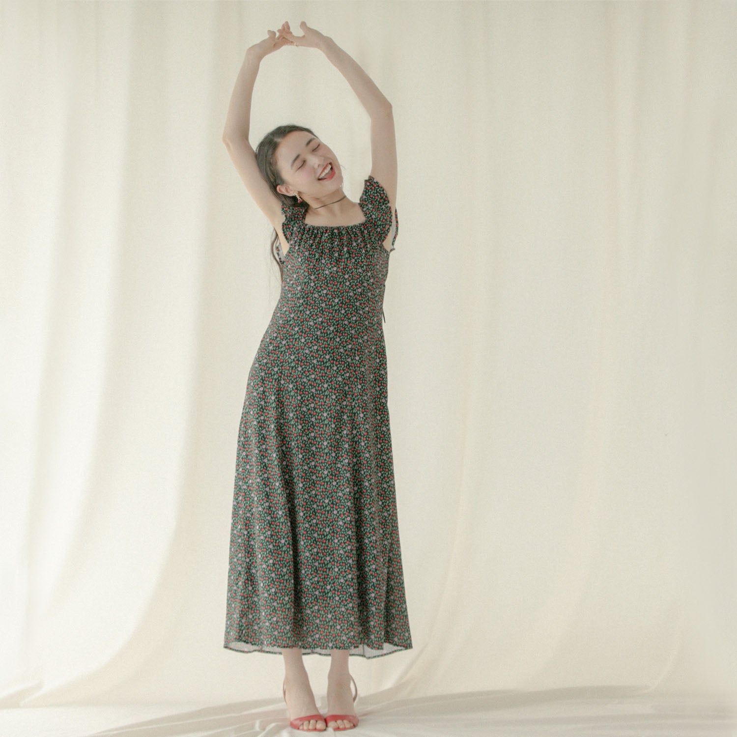 ラッフルスリーブドレス Cherry Vine