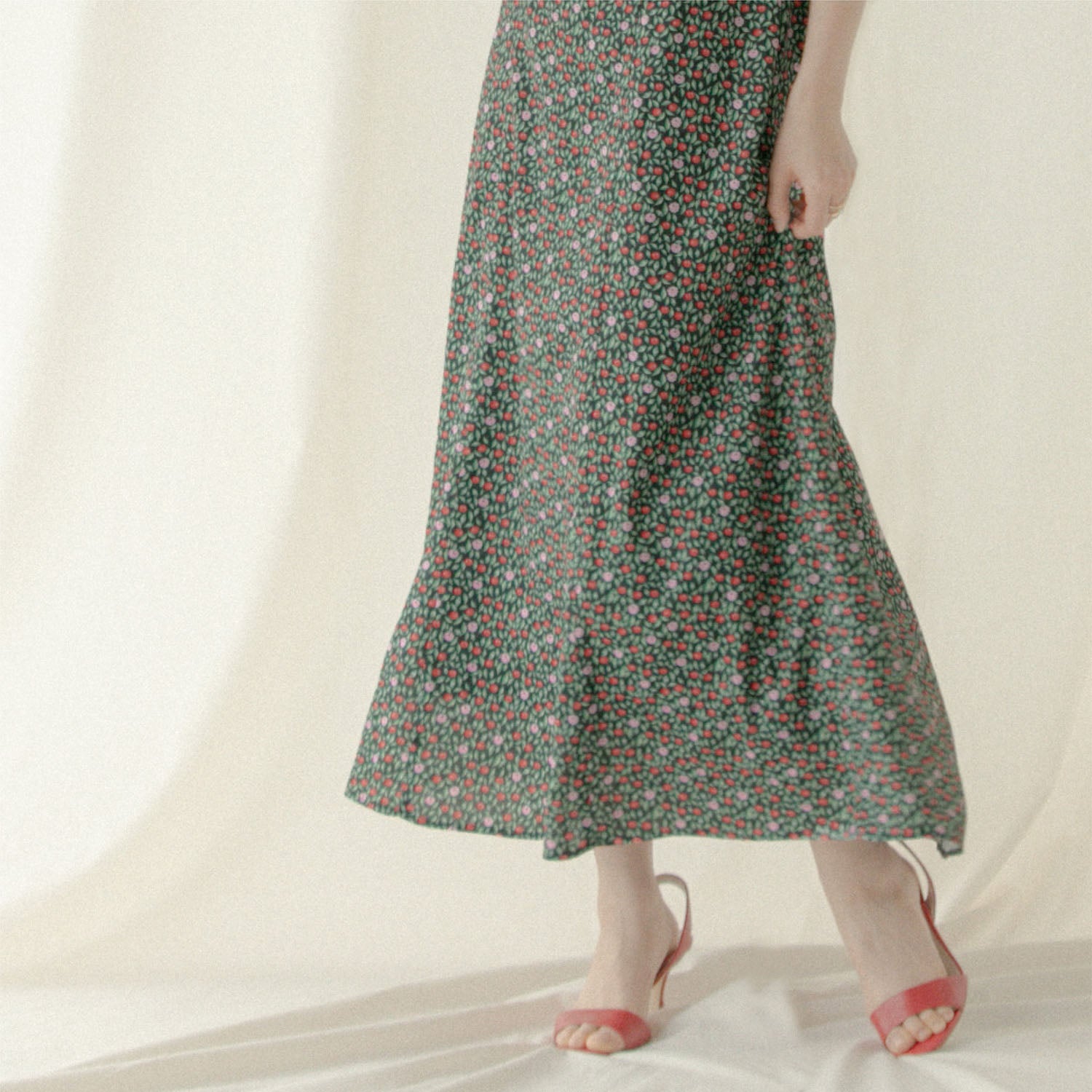 ラッフルスリーブドレス Cherry Vine