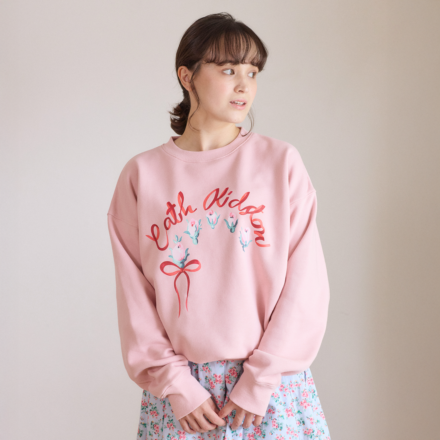 裏起毛スウェットトップス Ribbon Floral | Cath Kidston 日本公式 裏起毛スウェットトップス Ribbon Floral | Cath Kidston 日本公式