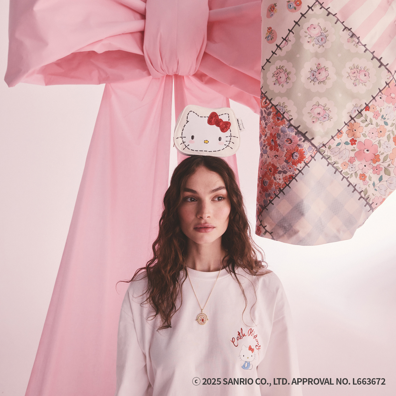 Cath Kidston × Hello Kitty フェイスキャンバスポーチ