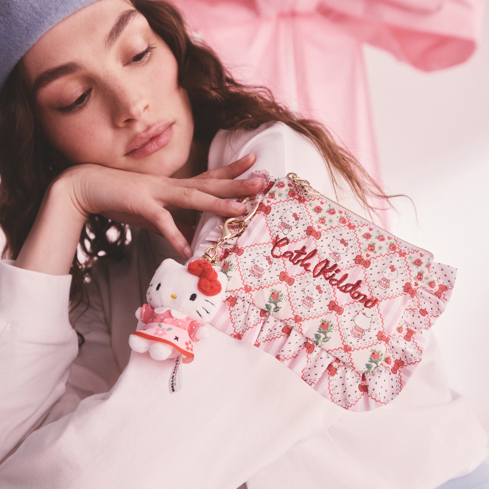 Cath Kidston × Hello Kitty フリルティッシュポーチ&マスコットチャームセット Patchwork