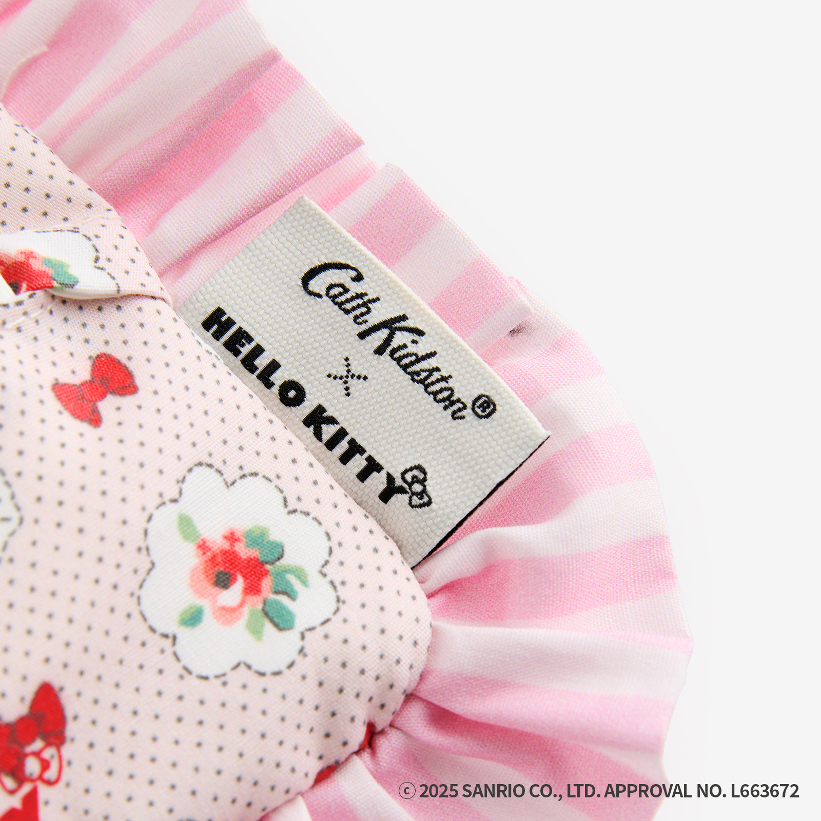 Cath Kidston × Hello Kitty フリルティッシュポーチ&マスコットチャームセット Provence