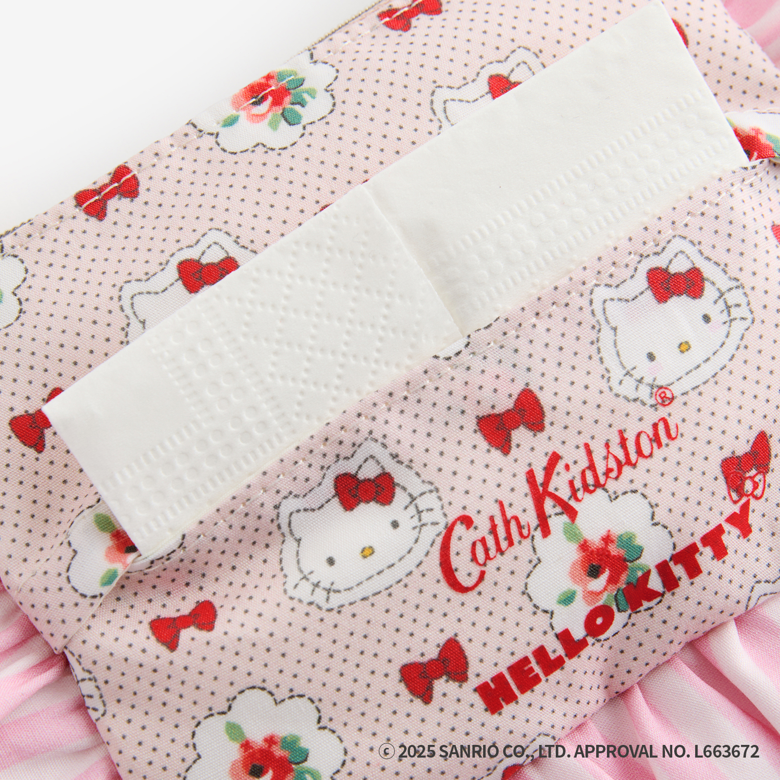 Cath Kidston × Hello Kitty フリルティッシュポーチ&マスコットチャームセット Provence