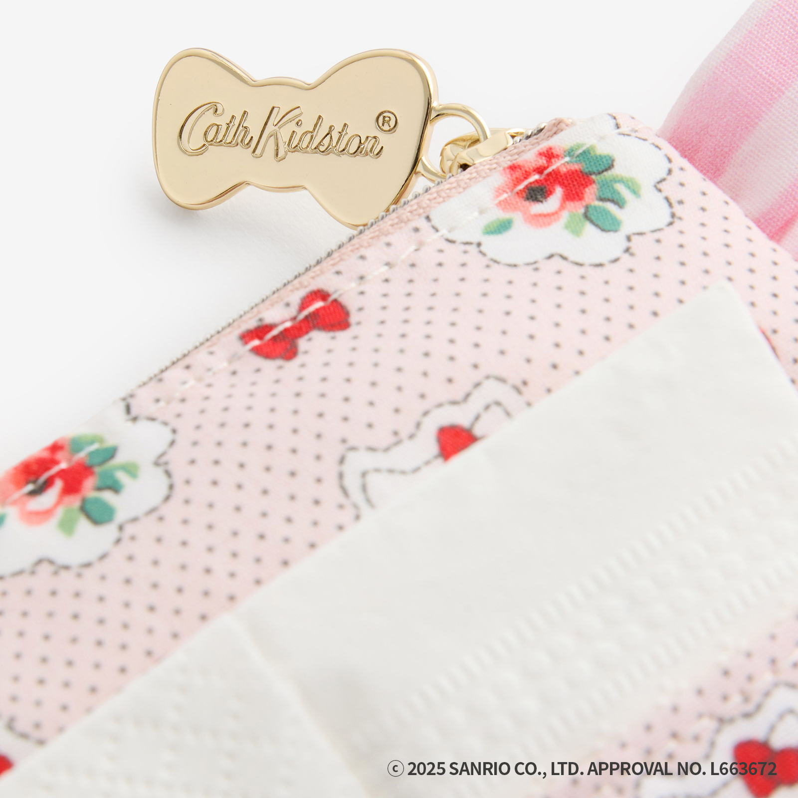 Cath Kidston × Hello Kitty フリルティッシュポーチ&マスコットチャームセット Provence