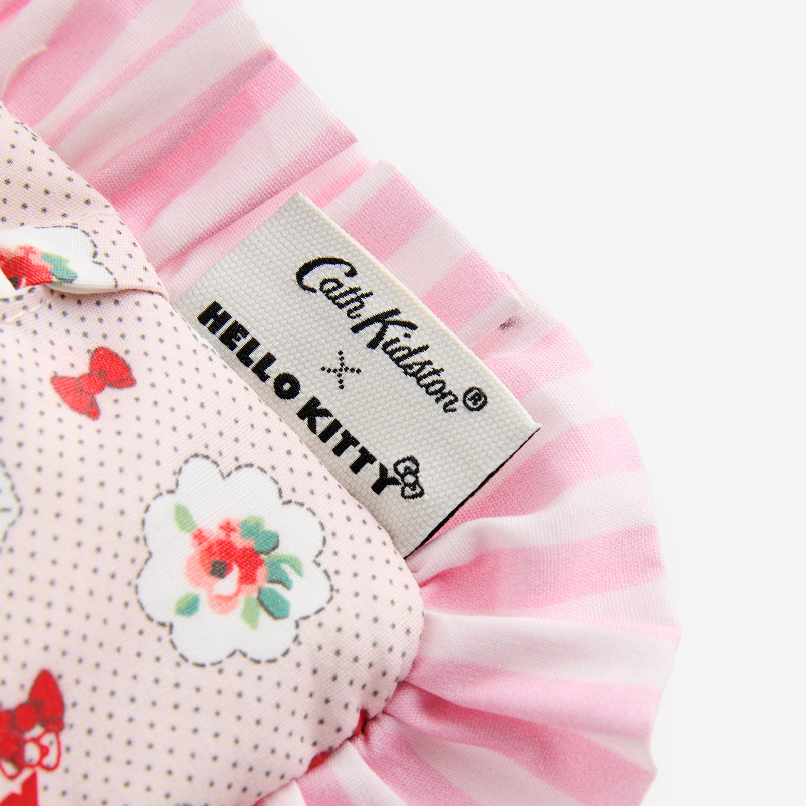 Cath Kidston × Hello Kitty フリルティッシュポーチ&マスコットチャームセット Provence