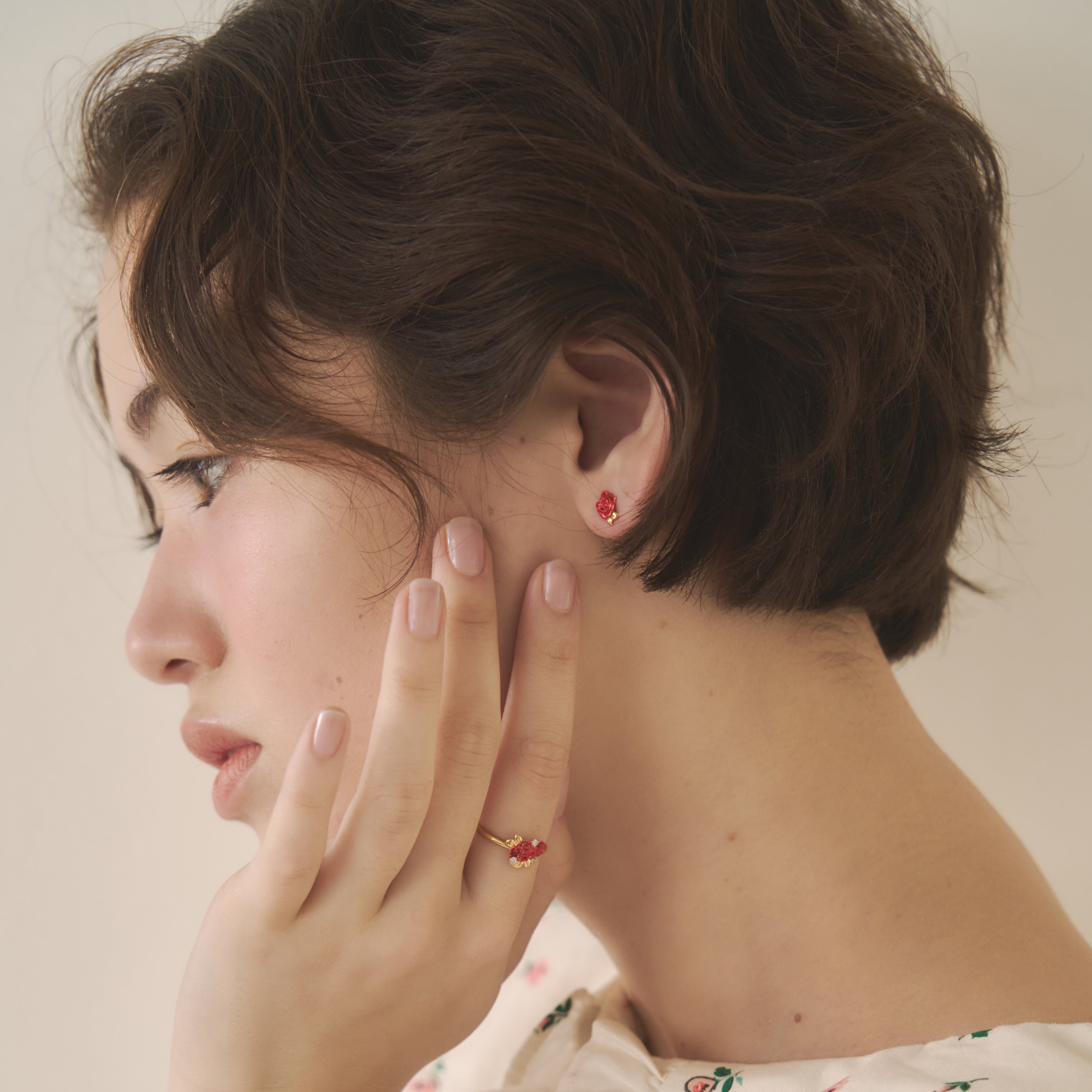 イエローゴールド×エナメル ピアス Bows&Rose