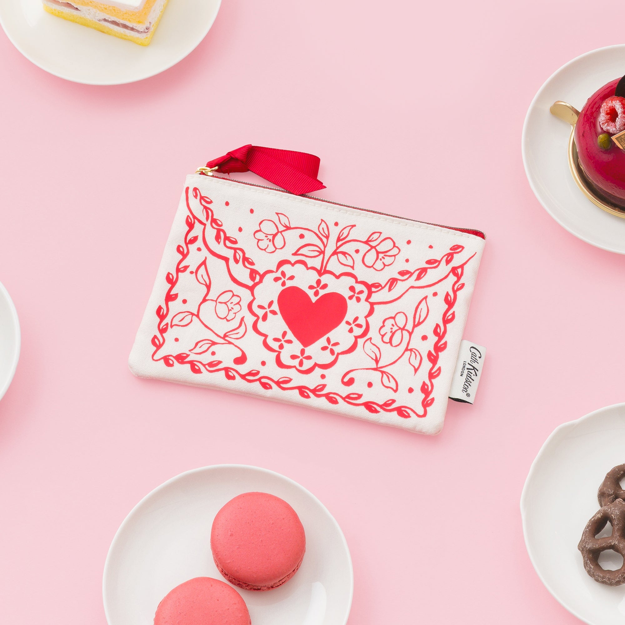 ラブレターフラットポーチ | Cath Kidston 日本公式オンラインストア