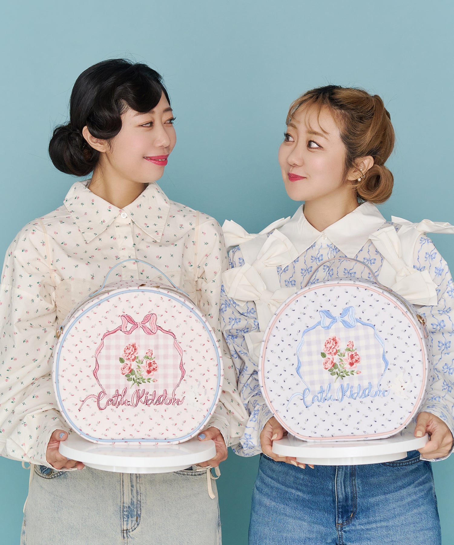 完売 CathKidston サークルトラベルポーチ ブルー サークル トラベルポーチ | Cath Kidston 日本公式オンラインストア