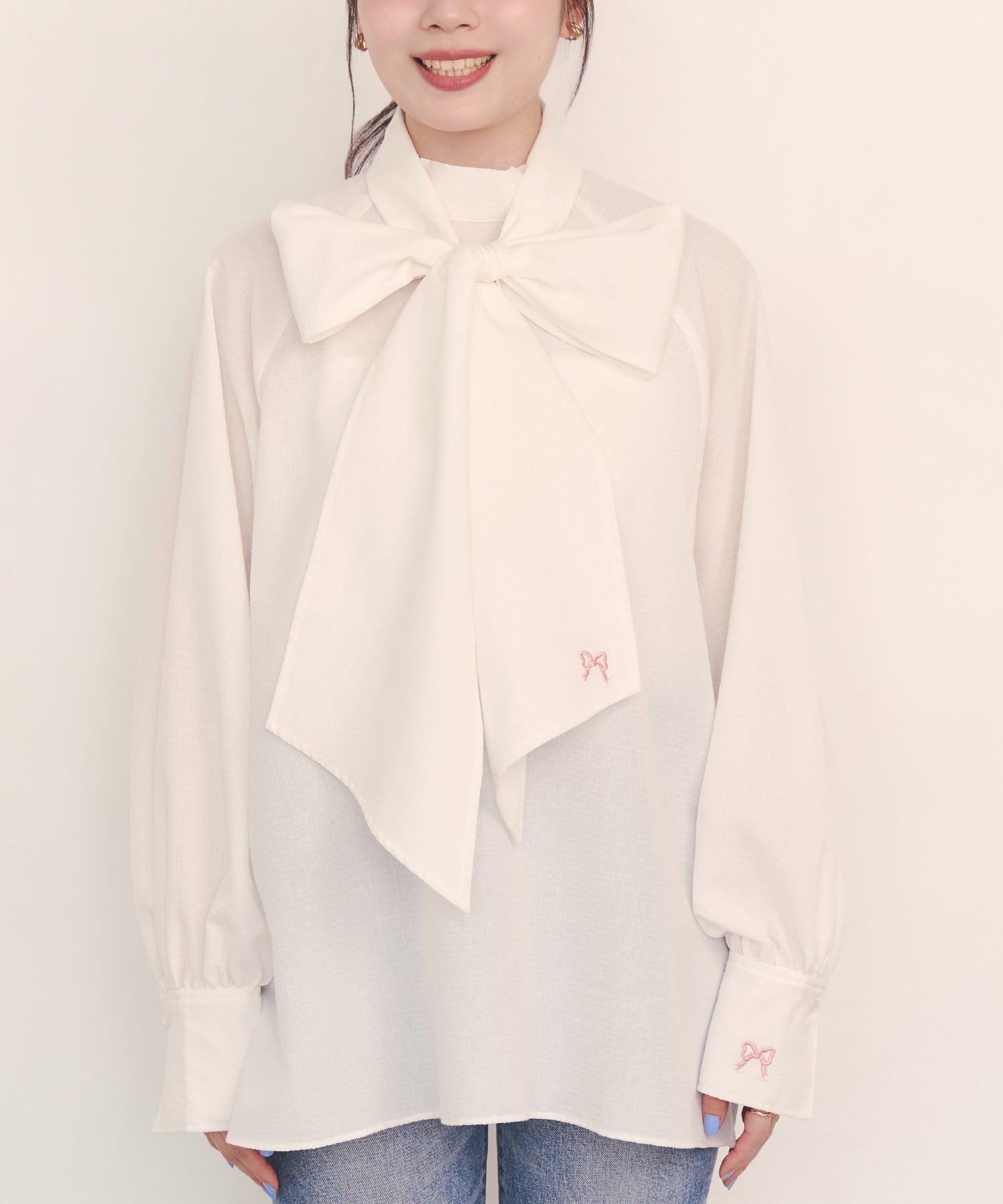 ボウタイブラウス