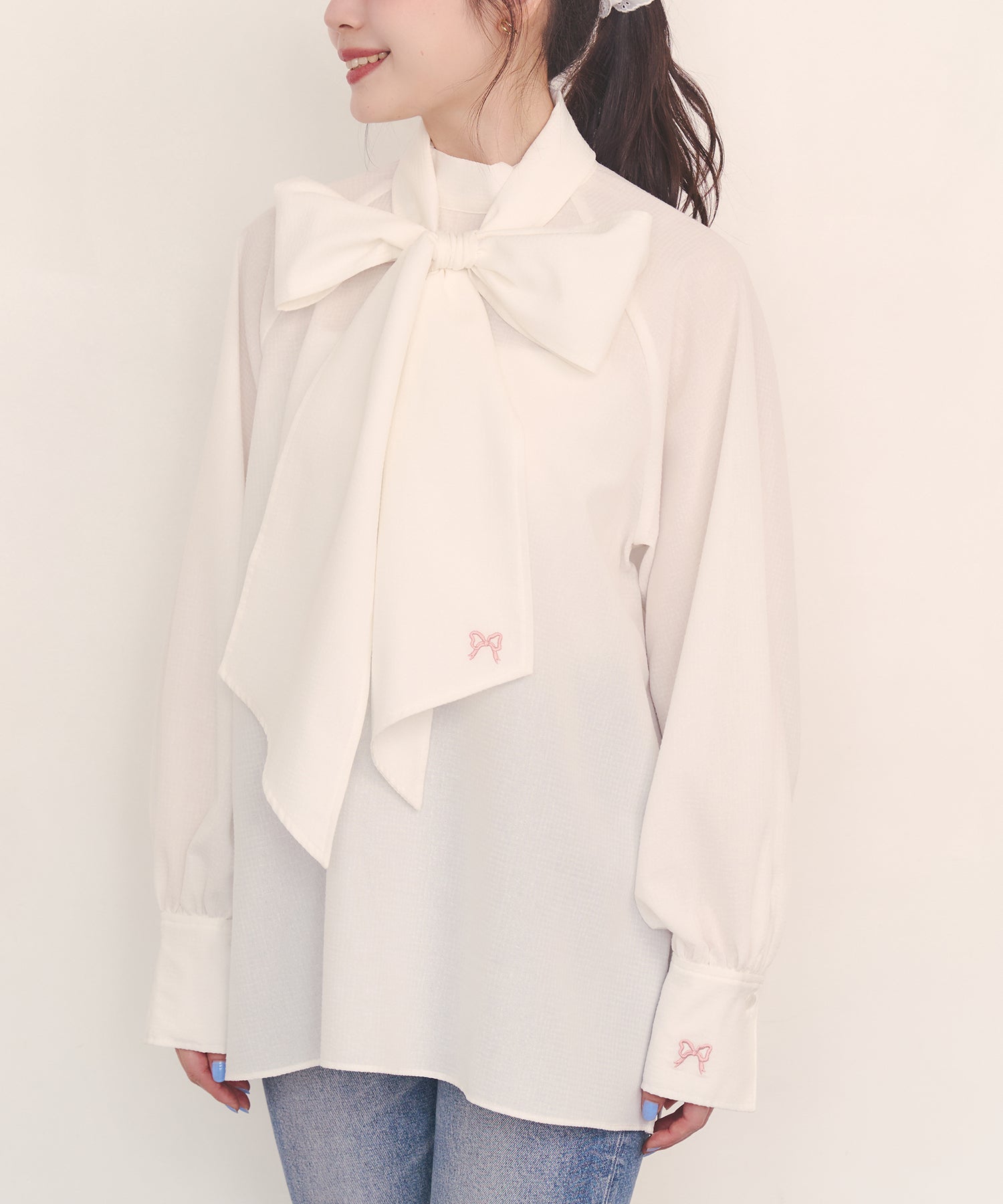 ボウタイブラウス