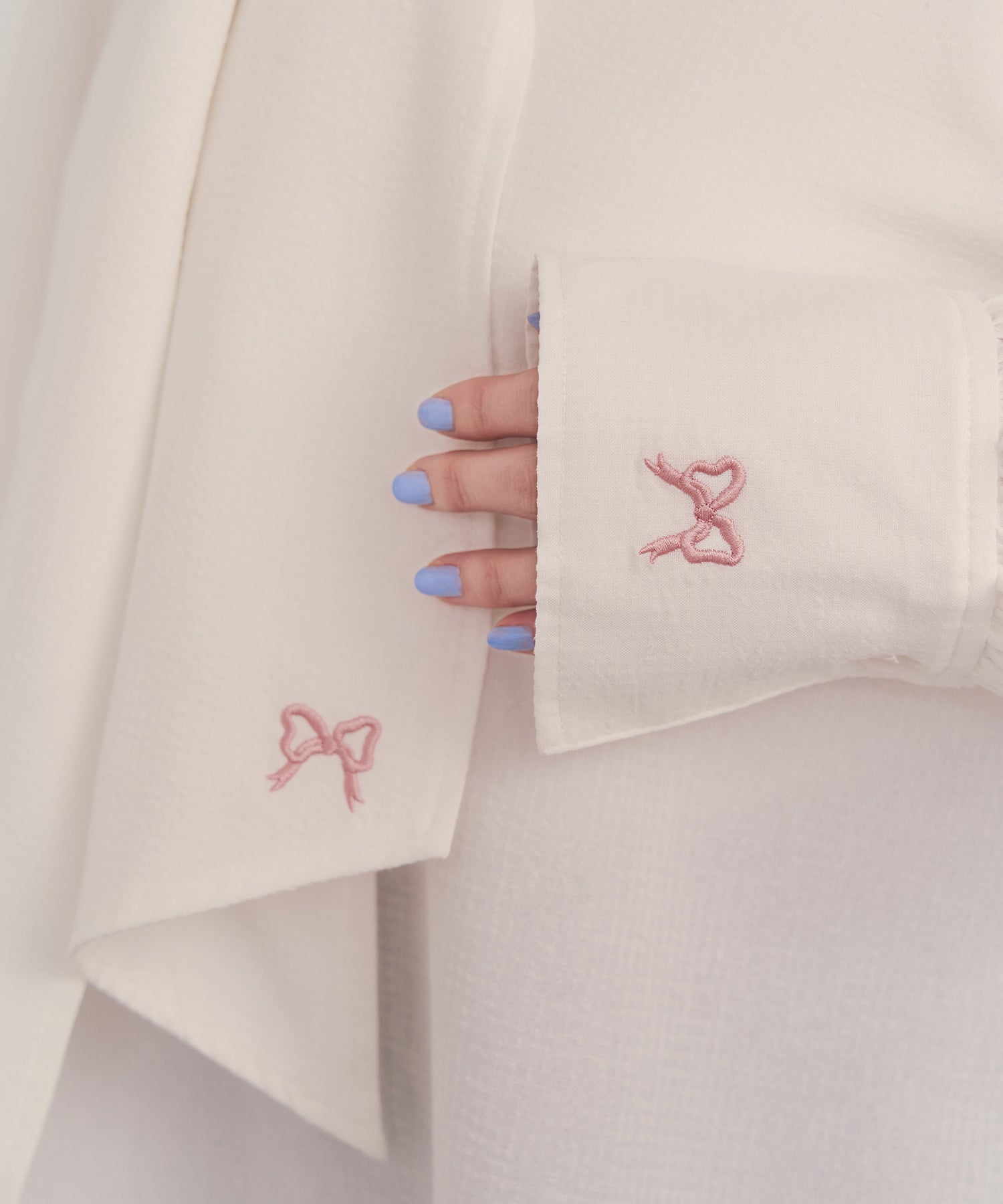 ボウタイブラウス