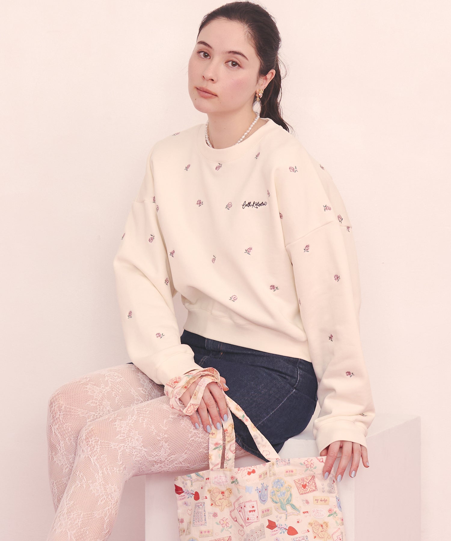 総柄刺繍スウェットトップス Rose Embroidery