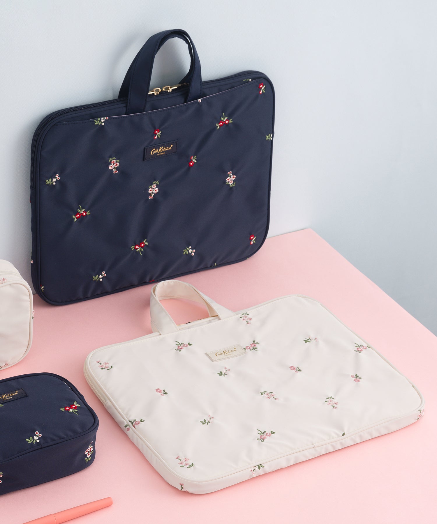 エンブロイダリーPCケース Ditsy Floral Embroidery