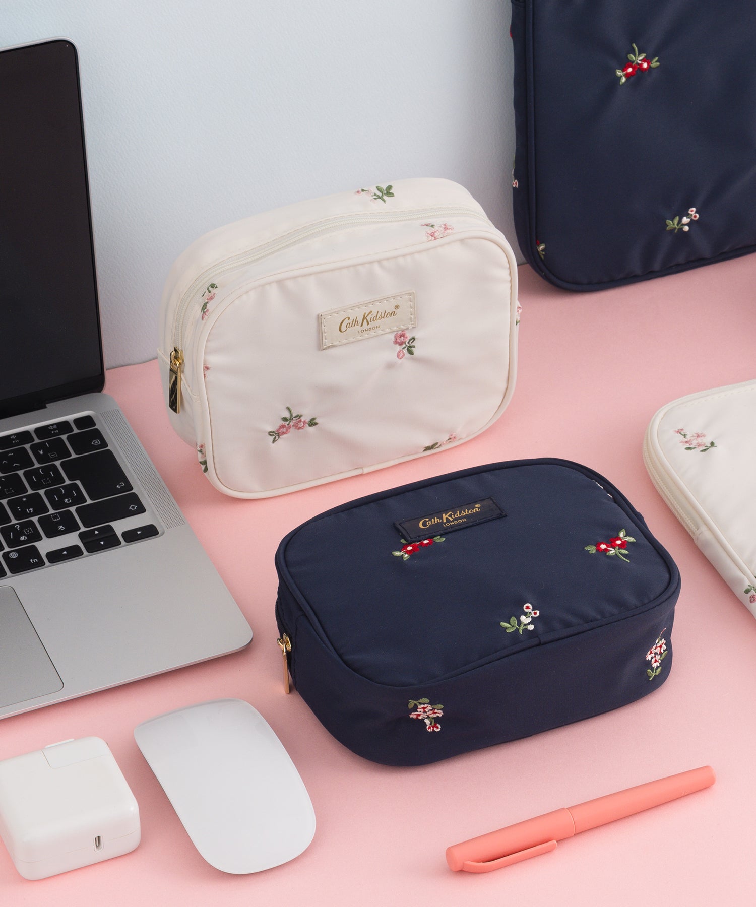 エンブロイダリーガジェットポーチ Ditsy Floral Embroidery