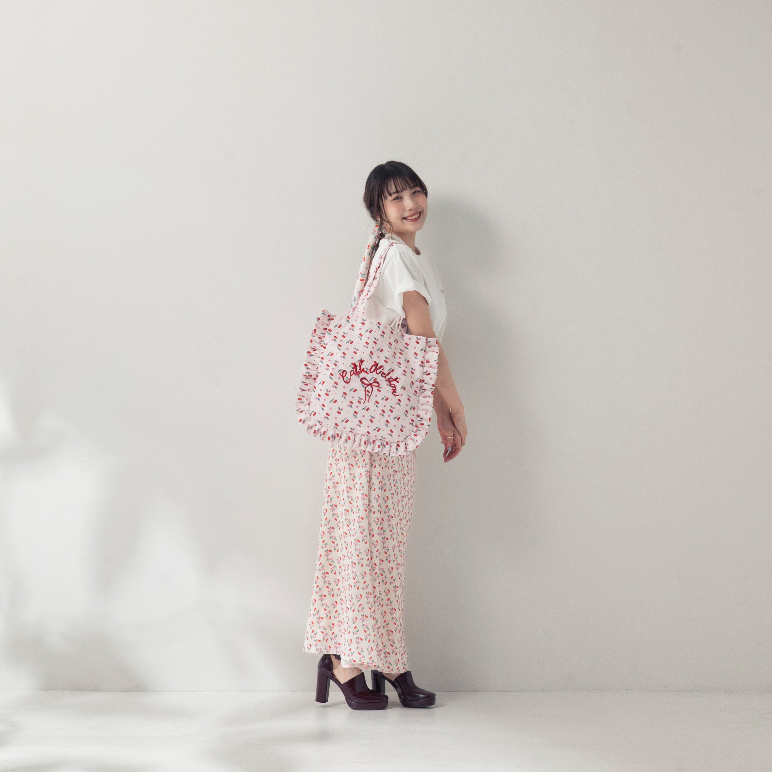 フリルトートバッグ