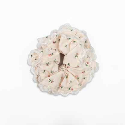 レーストリムシュシュ Lace Sprigs
