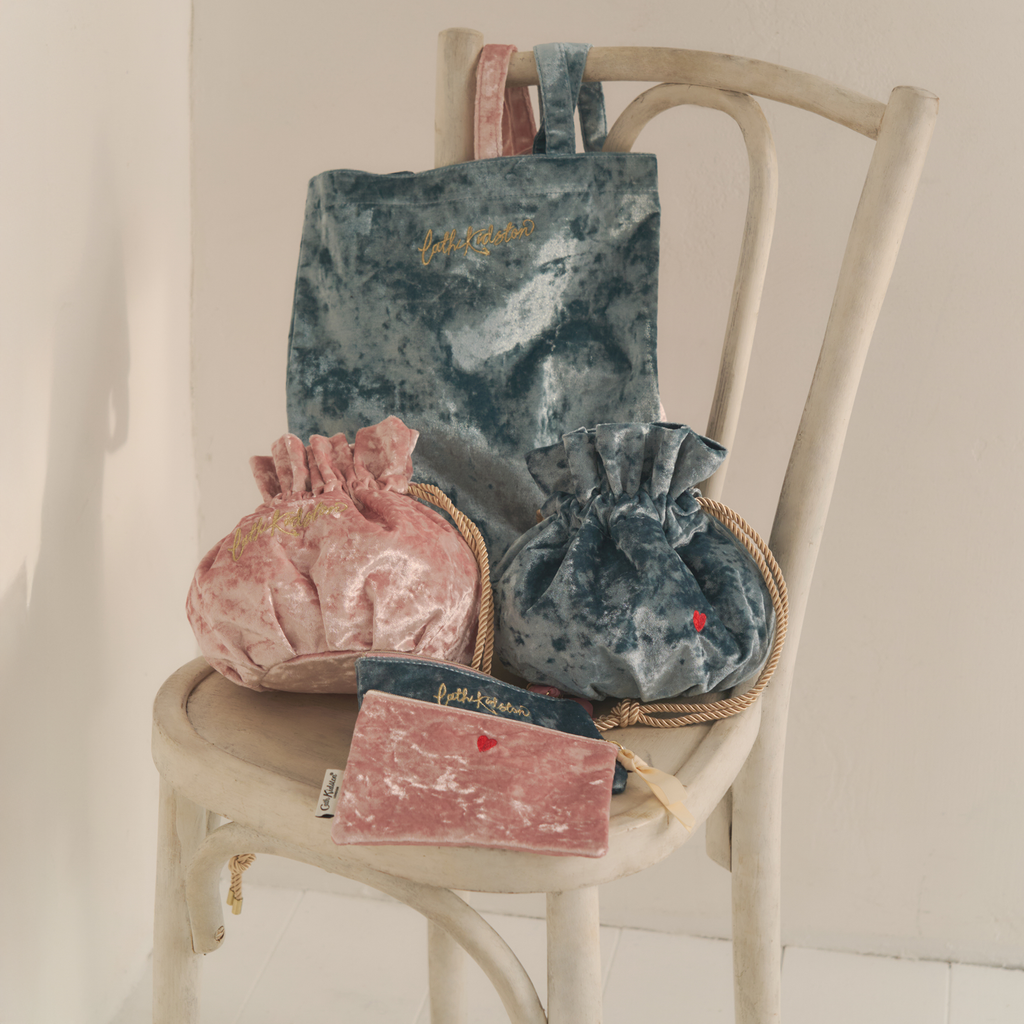 ベロア巾着 | Cath Kidston 日本公式オンラインストア | キャスキッドソン ベロア巾着 | Cath Kidston 日本公式オンラインストア | キャスキッドソン