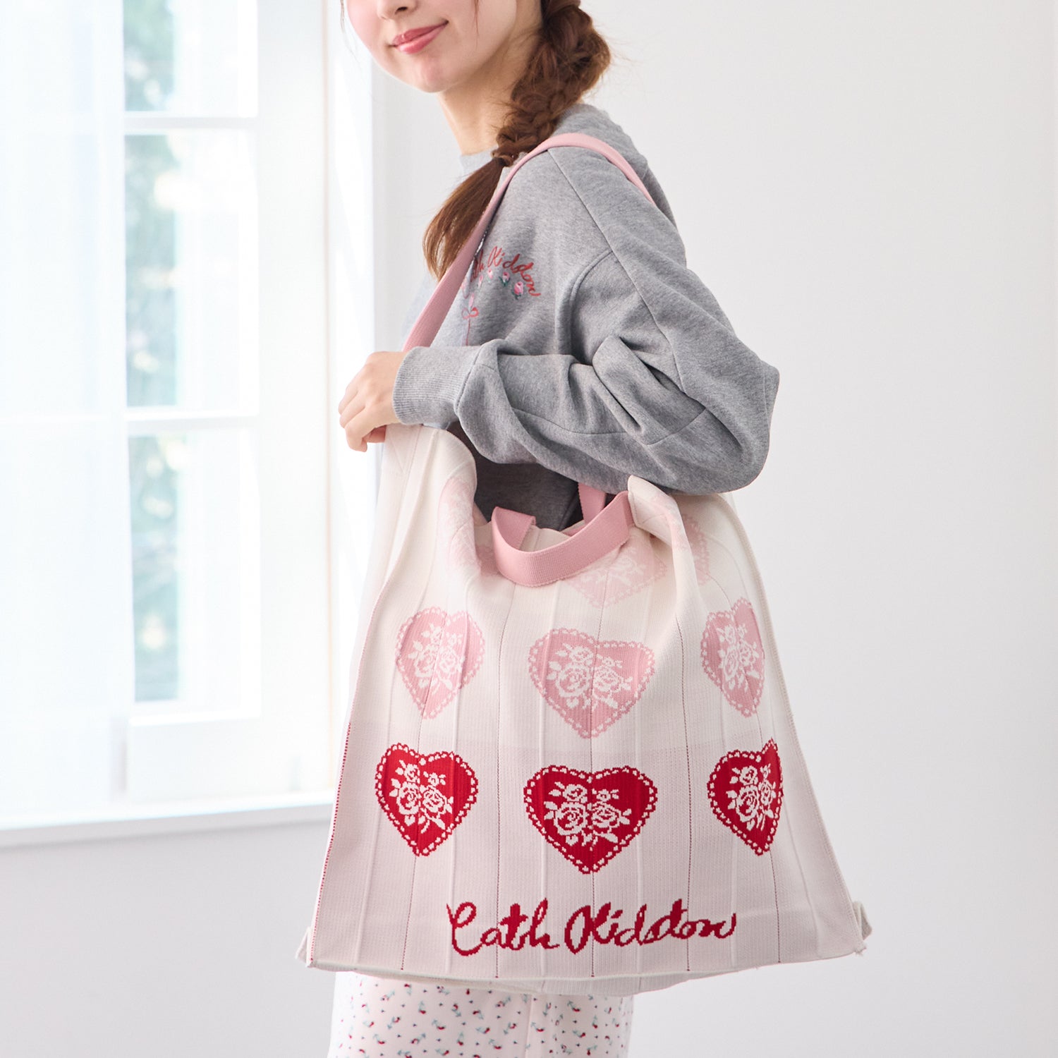 フリルキャニスターセゾンドローズピンク スカーフ Cherries Boarder | Cath Kidston 日本公式オンライン