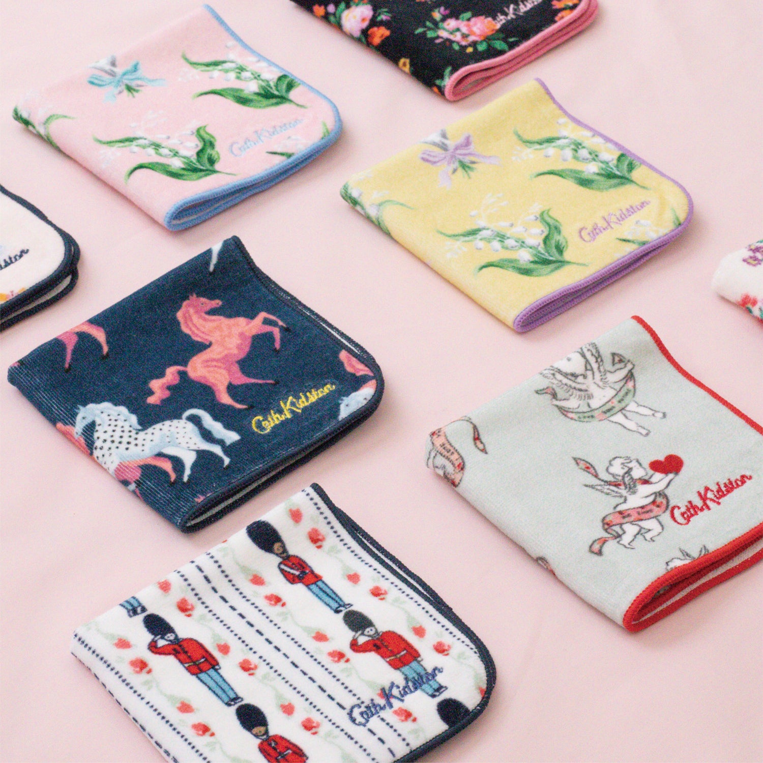 タオルハンカチ Horses | Cath Kidston 日本公式オンラインストア