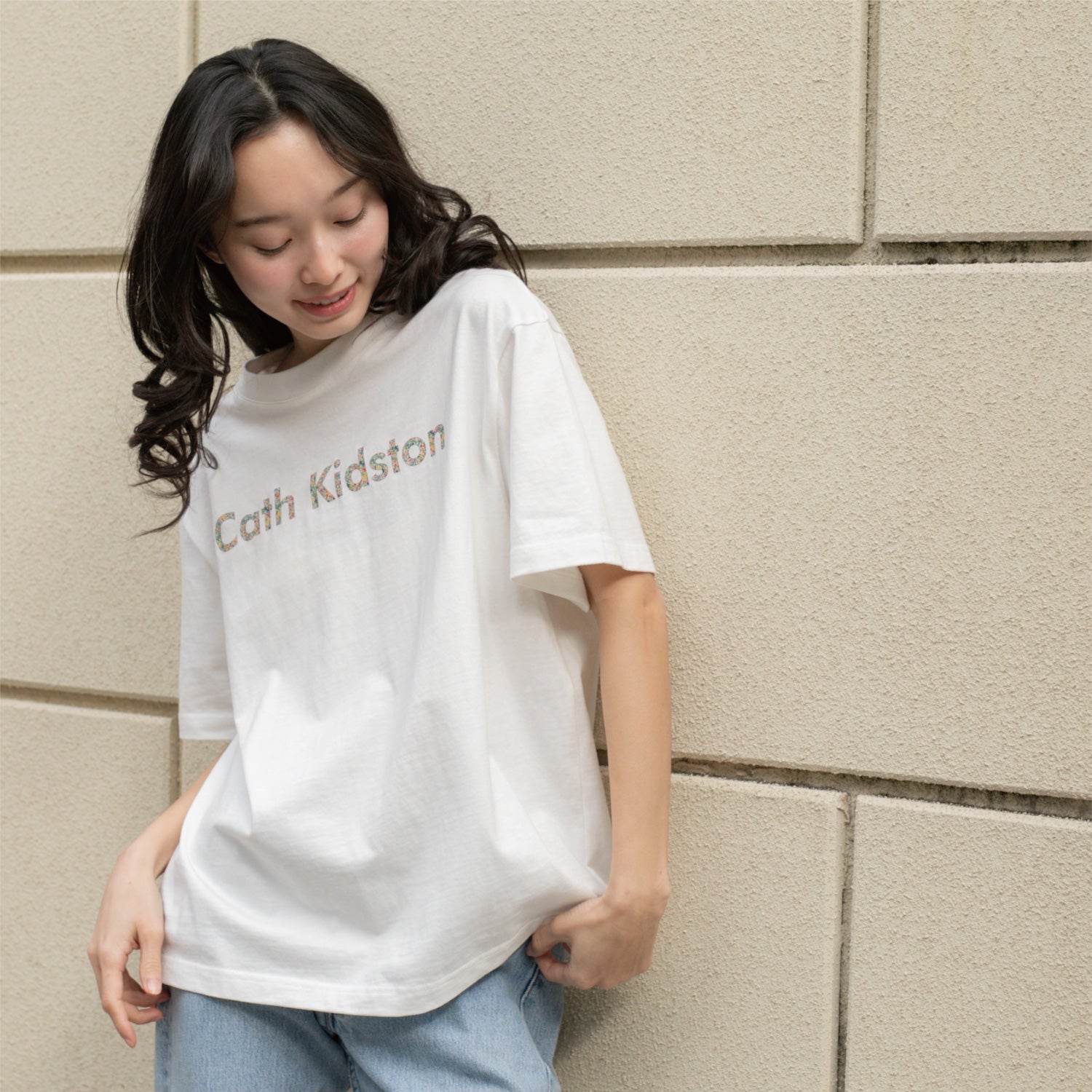 オーバーサイズ Tシャツ Harmony Ditsy Logo