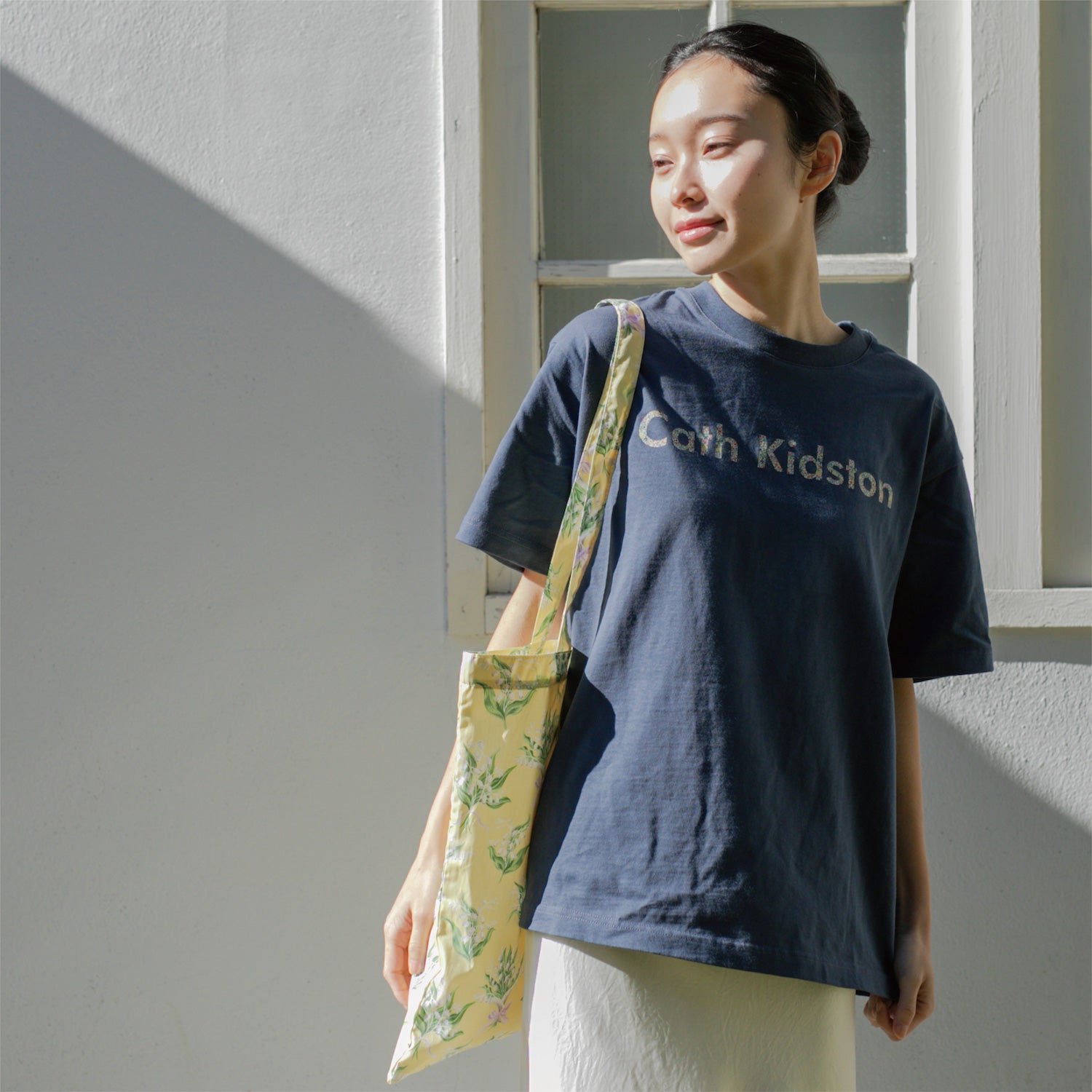 【新品】Cath Kidston オーバーサイズTシャツ ブラック オーバーサイズ Tシャツ Ribbon Floral Pink | Cath Kidston
