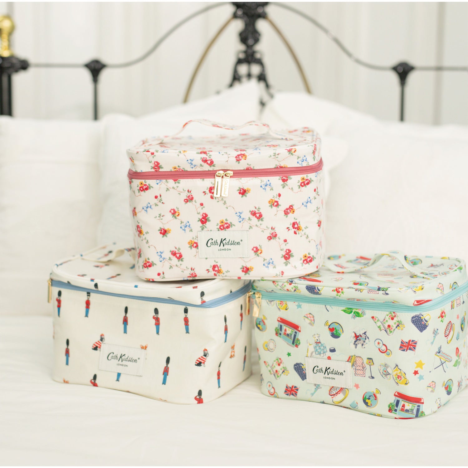 バニティーポーチ Cath Icons | Cath Kidston 日本公式