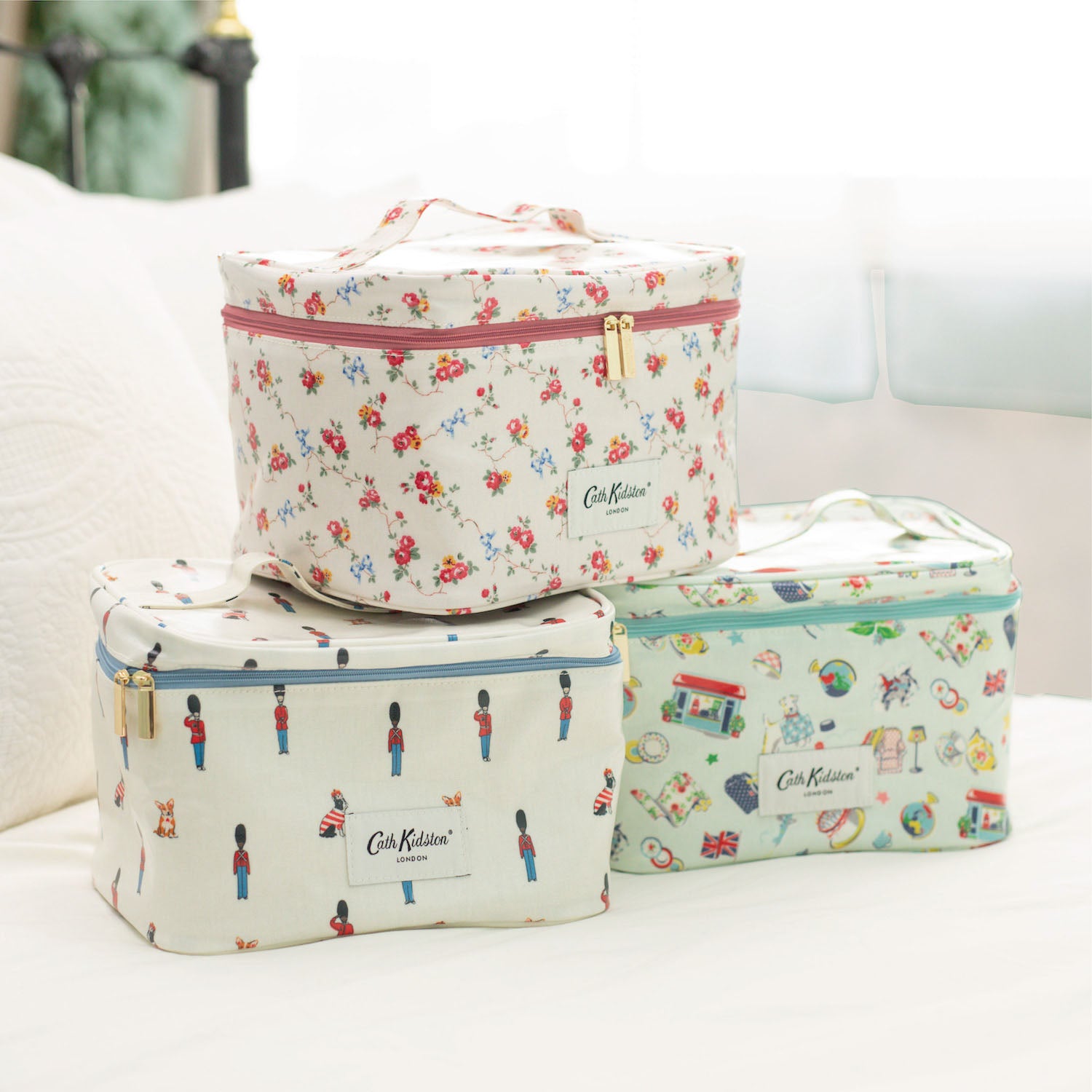 バニティーポーチ Cath Icons | Cath Kidston 日本公式オンライン