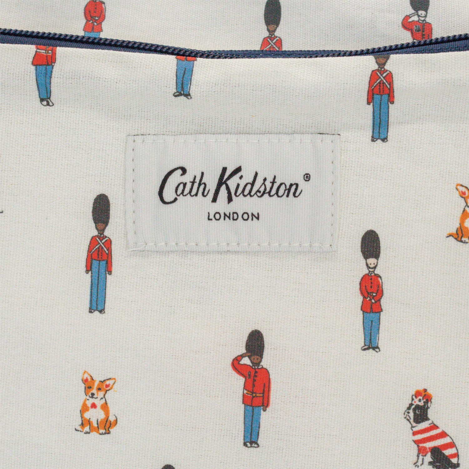 ポケッタブルキャリーオンバッグ Royal Guards | Cath Kidston 日本