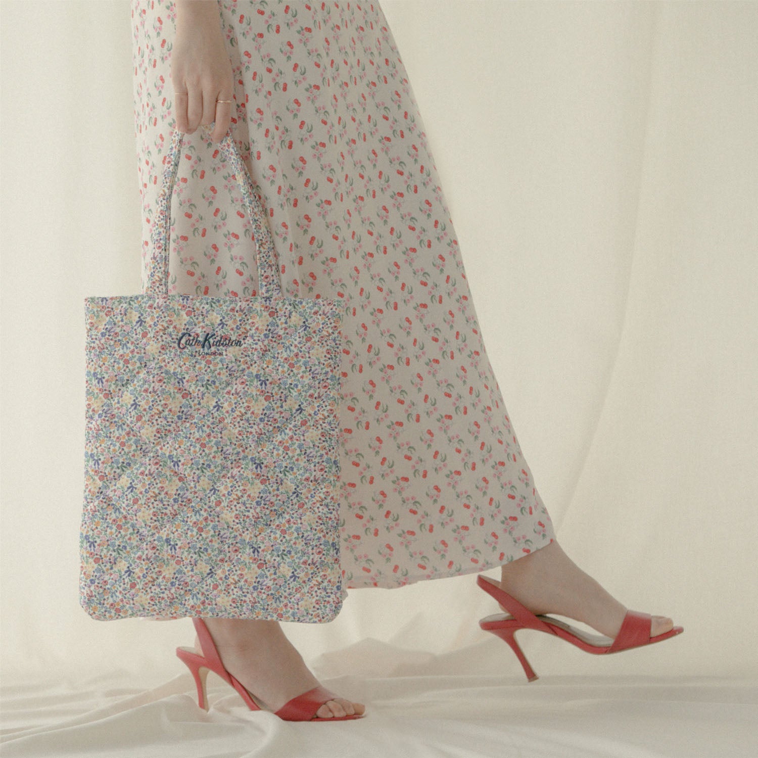 パデットトートバッグ Harmony Ditsy | Cath Kidston 日本公式