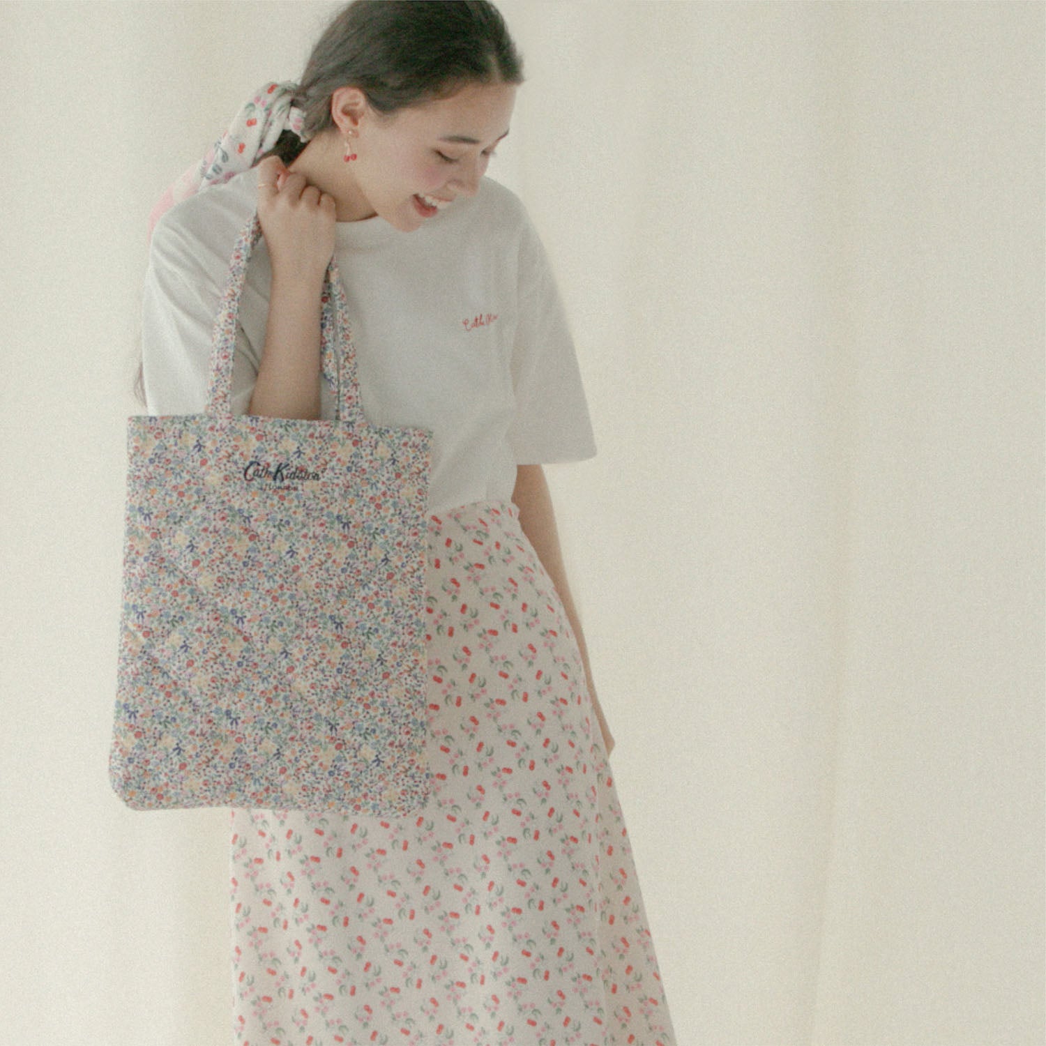 パデットトートバッグ Harmony Ditsy | Cath Kidston 日本公式