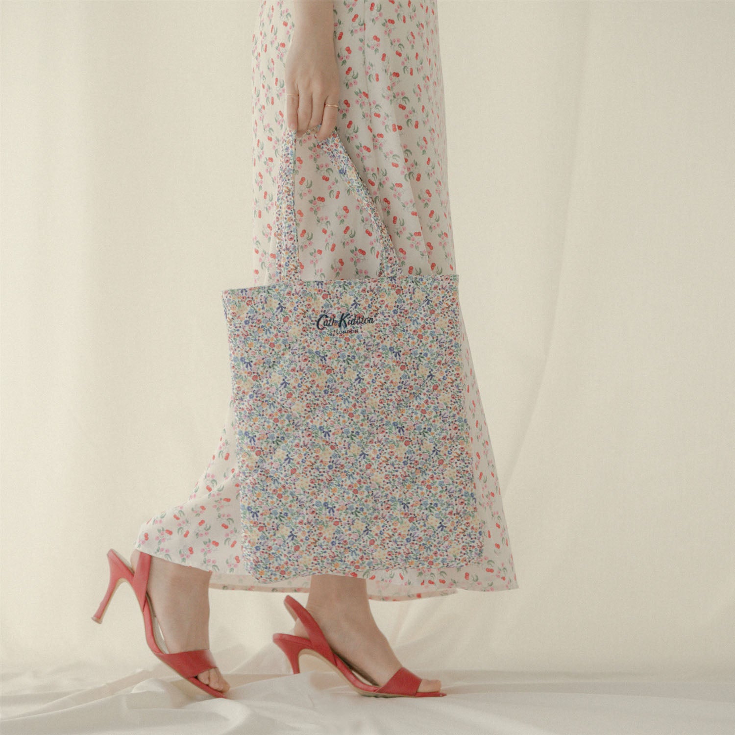 パデットトートバッグ Harmony Ditsy | Cath Kidston 日本公式
