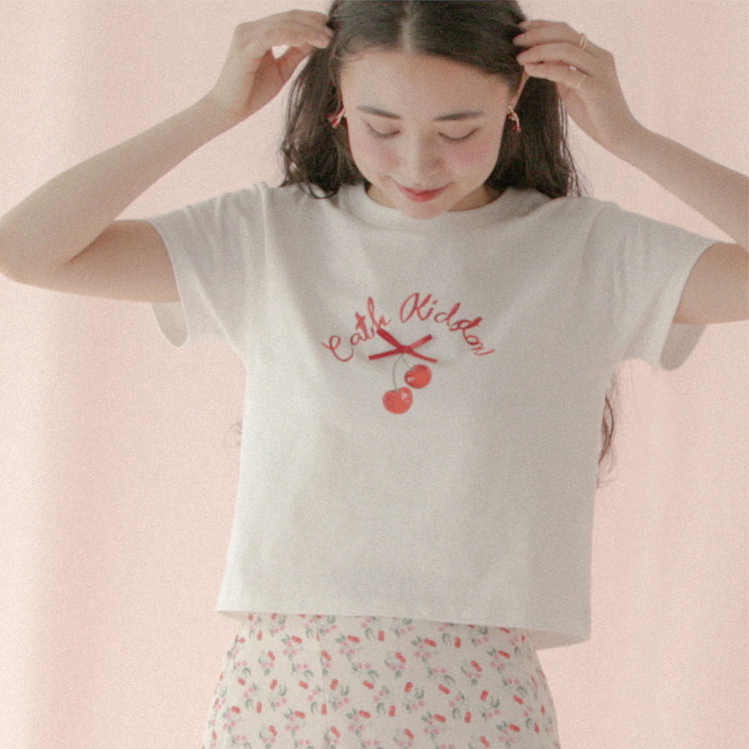 Cath Kidston コンパクトTシャツ RibbonCherry ホワイト コンパクトTシャツ Ribbon Cherry | Cath Kidston 日本公式