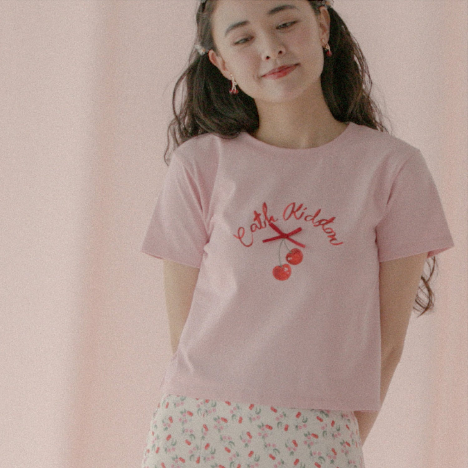 フリルキャニスターセゾンドローズピンク CK × KNT365 Mam Lace Rose | Cath Kidston 日本公式オンライン