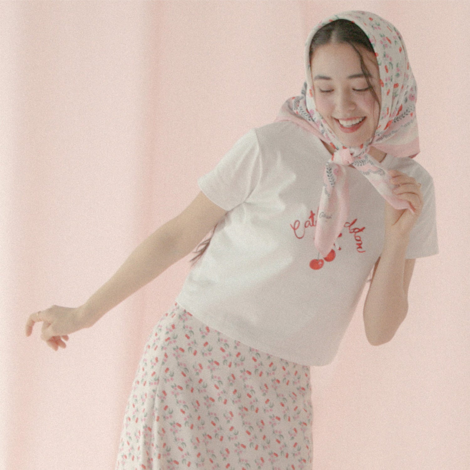 Cath Kidston コンパクトTシャツ RibbonCherry ホワイト コンパクトTシャツ Ribbon Cherry | Cath Kidston 日本公式