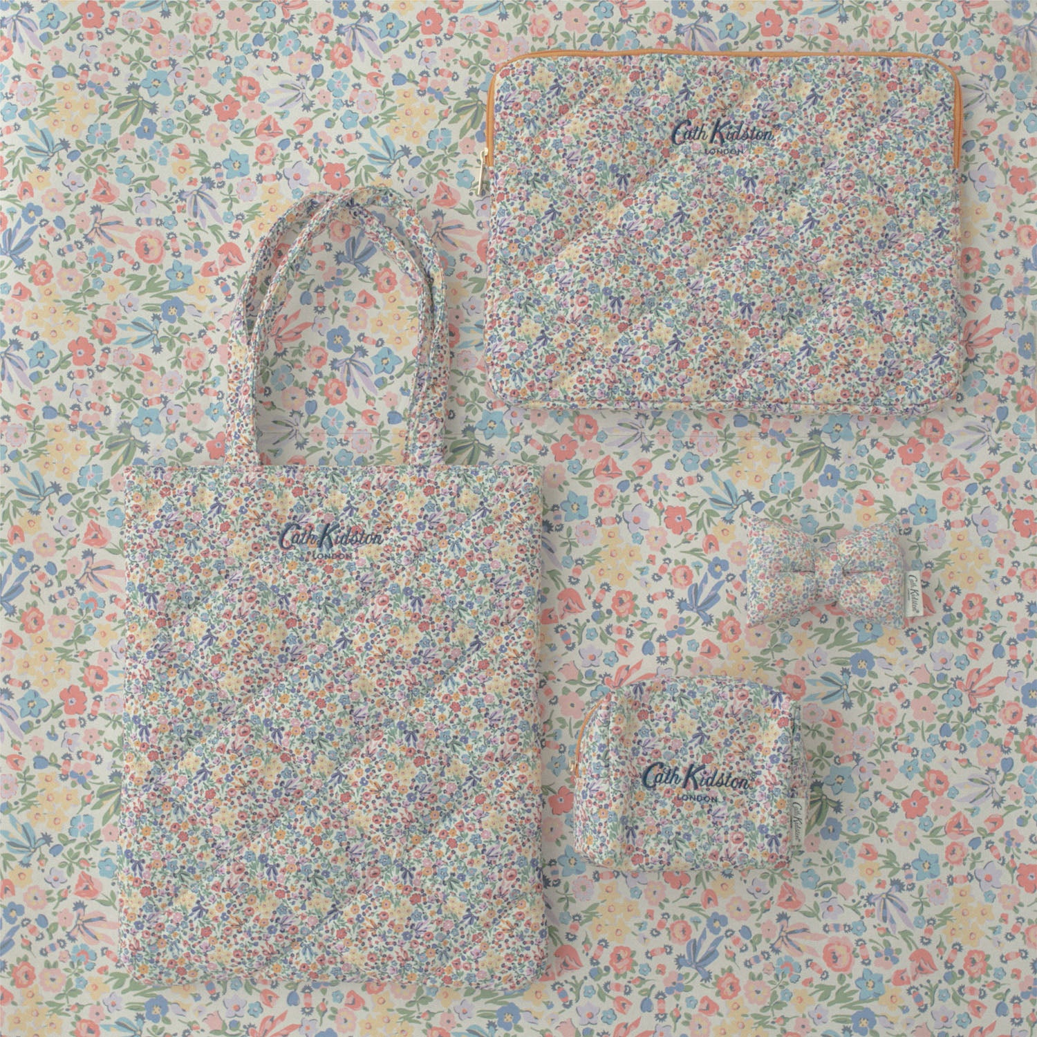 PCケース Harmony Ditsy | Cath Kidston 日本公式オンラインストア