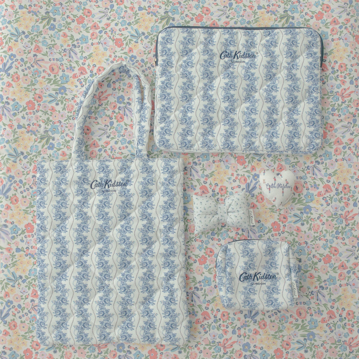 レア品☆キャスキッドソン☆PCケース エンブロイダリーPCケース Ditsy Floral Embroidery | Cath Kidston
