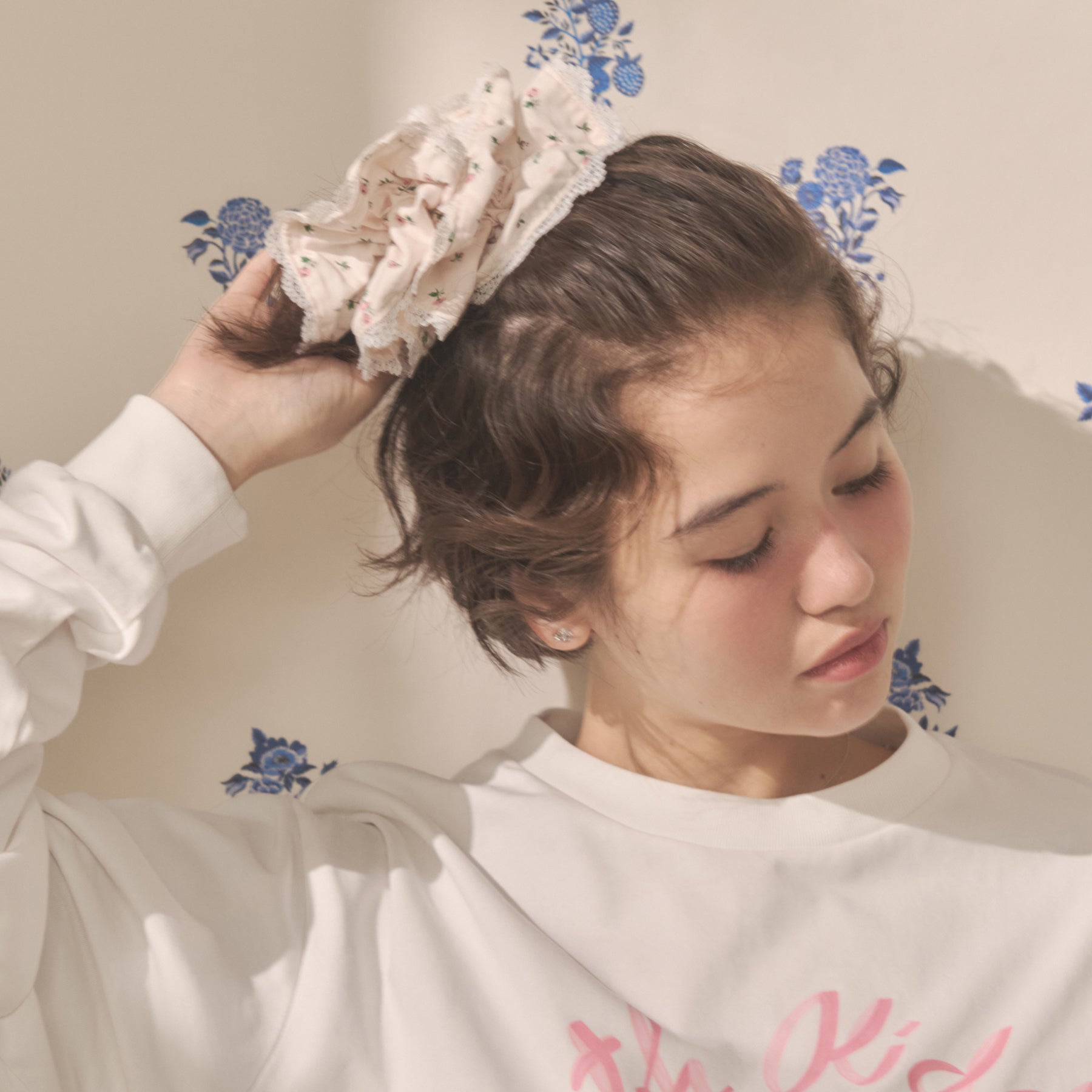 レーストリムシュシュ Lace Sprigs