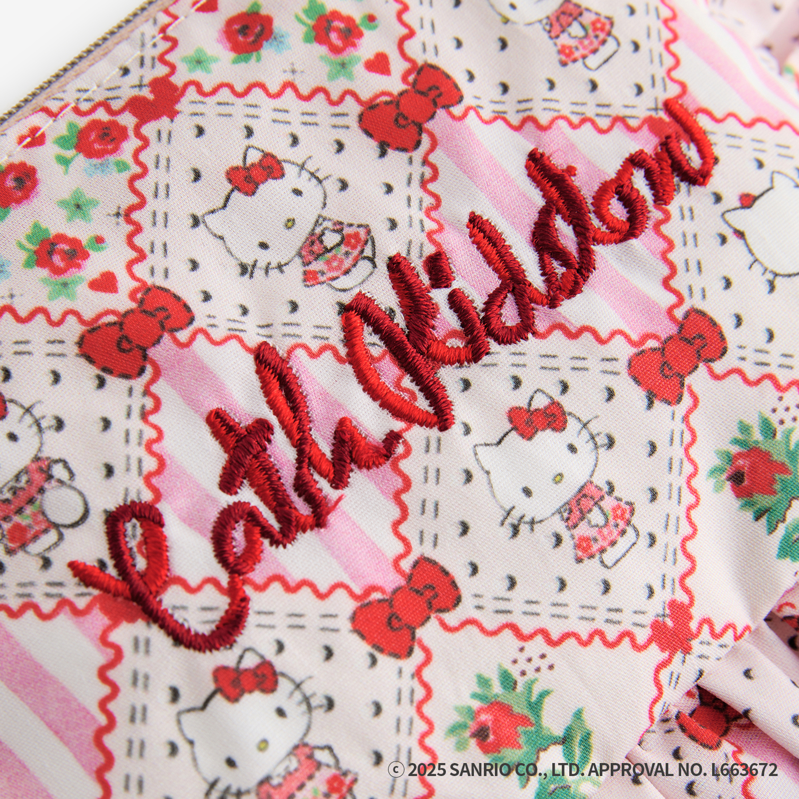 Cath Kidston × Hello Kitty　フリルティッシュポーチ＆マスコットチャームセット Patchwork