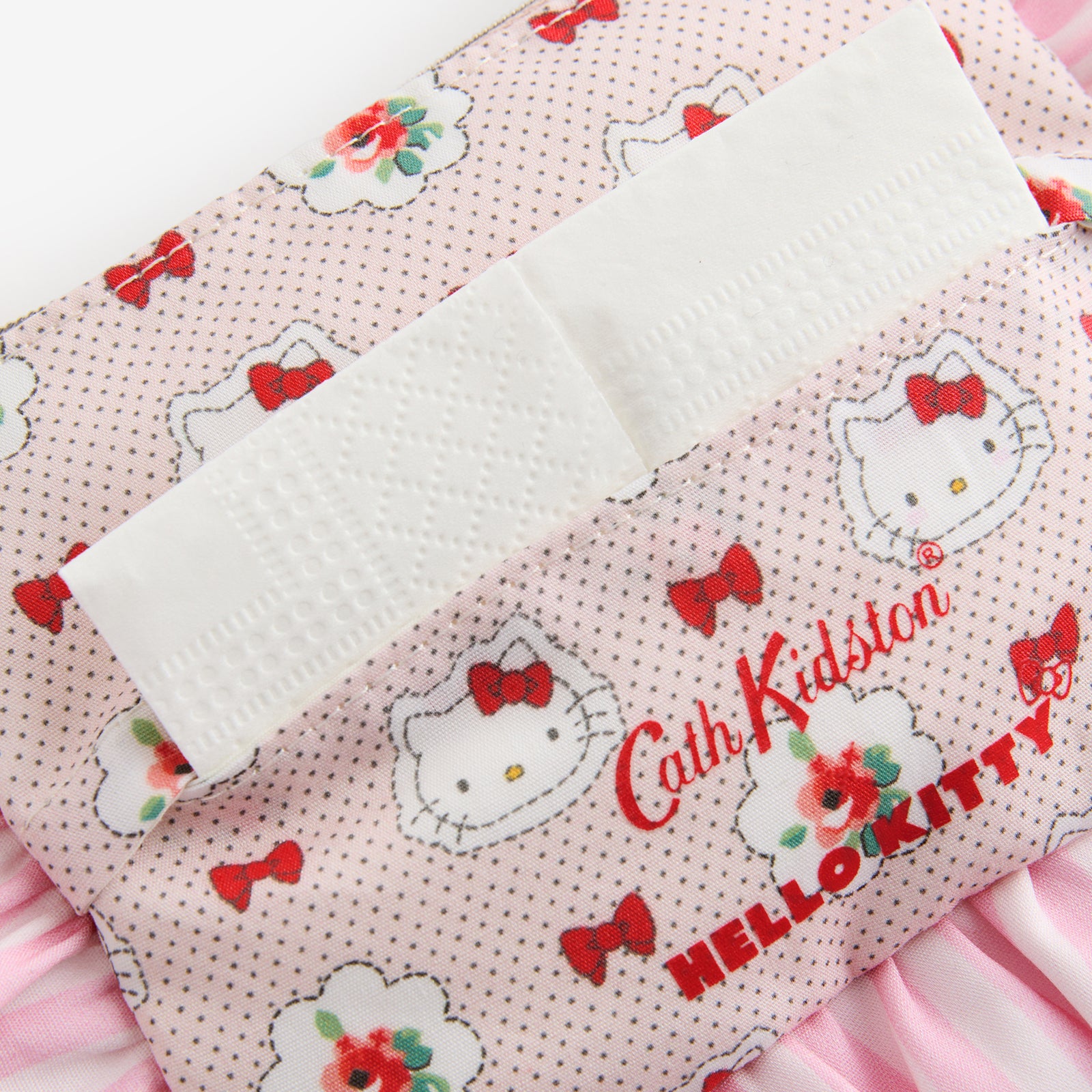 Cath Kidston × Hello Kitty　フリルティッシュポーチ＆マスコットチャームセット Provence