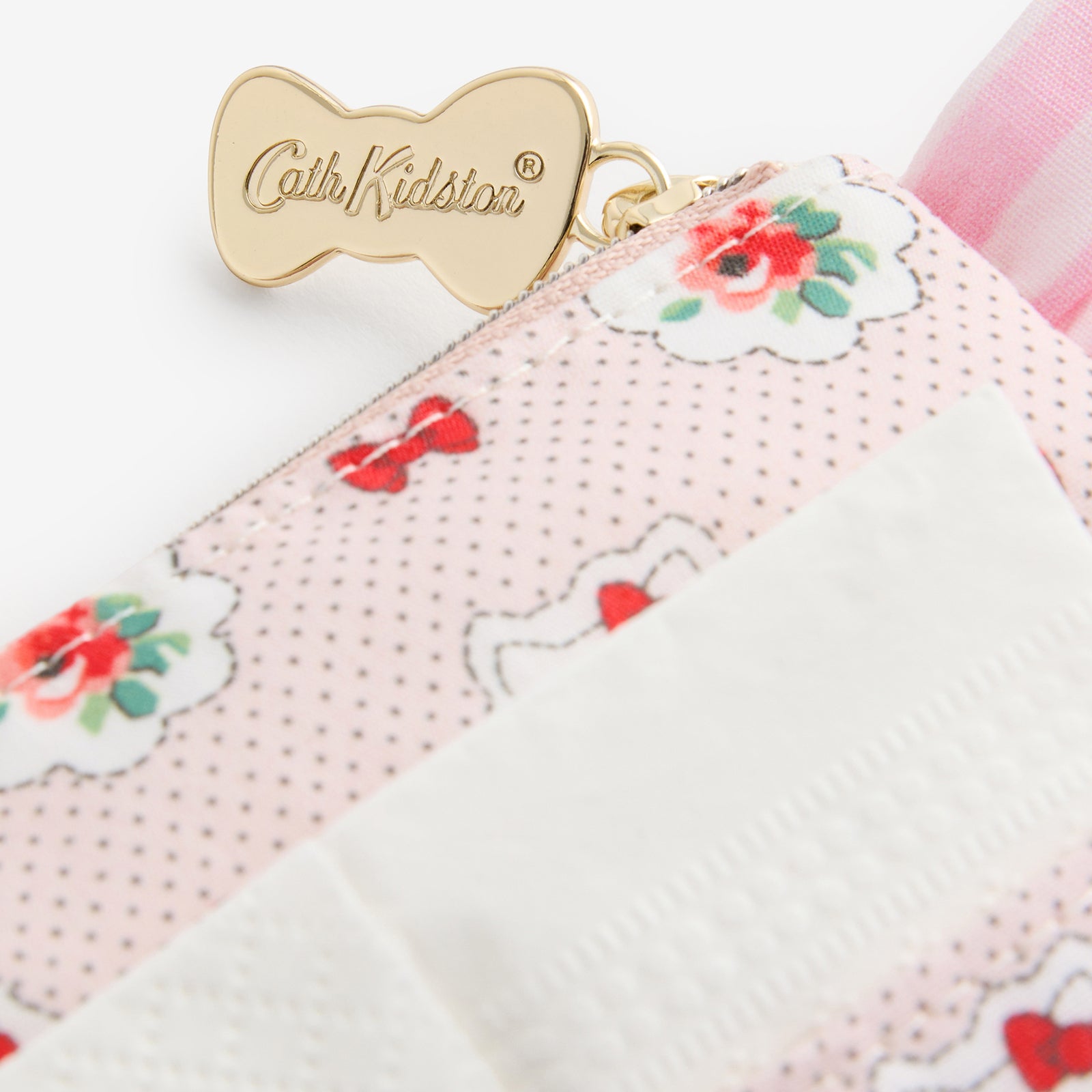 Cath Kidston × Hello Kitty　フリルティッシュポーチ＆マスコットチャームセット Provence