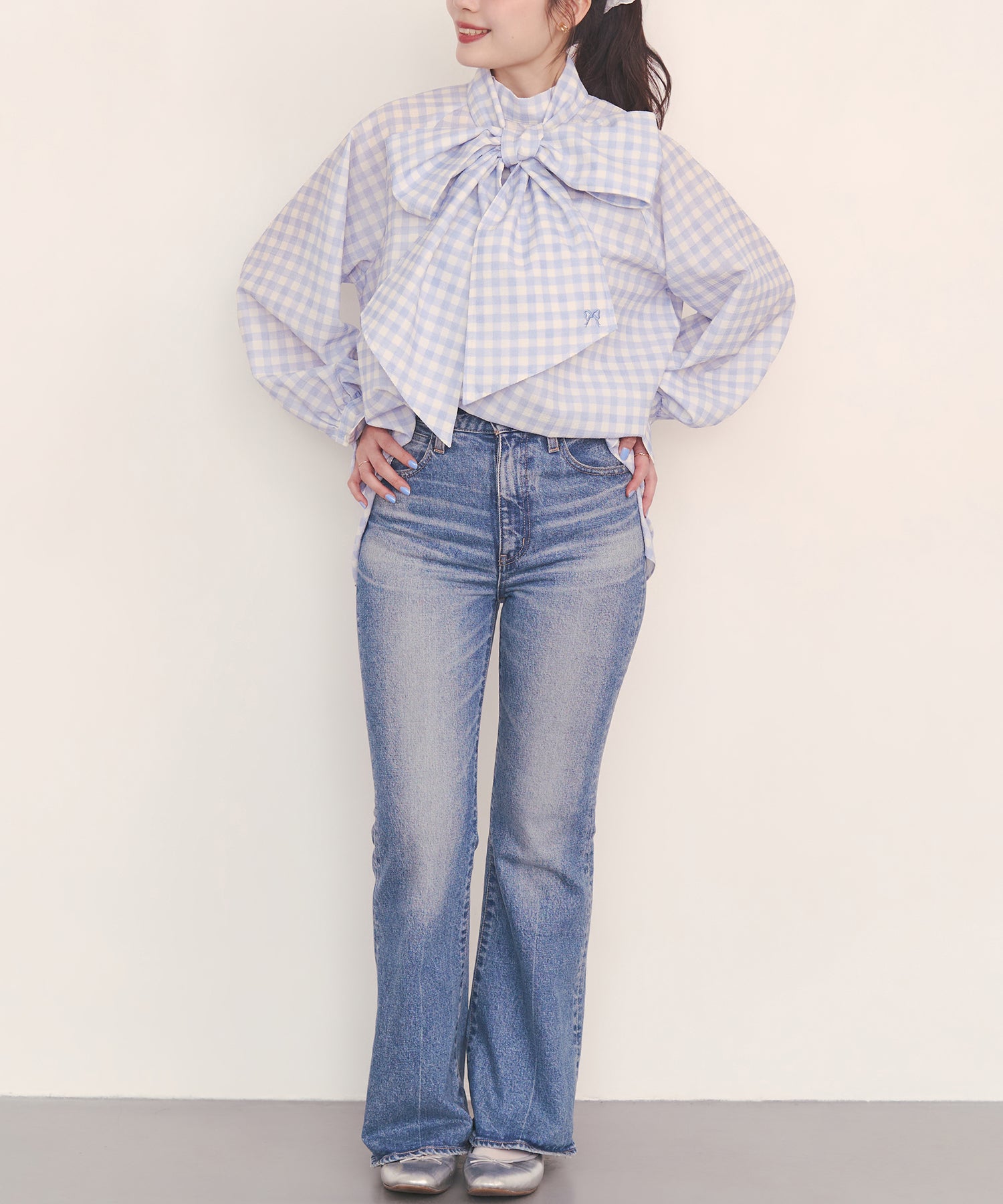 ボウタイブラウス