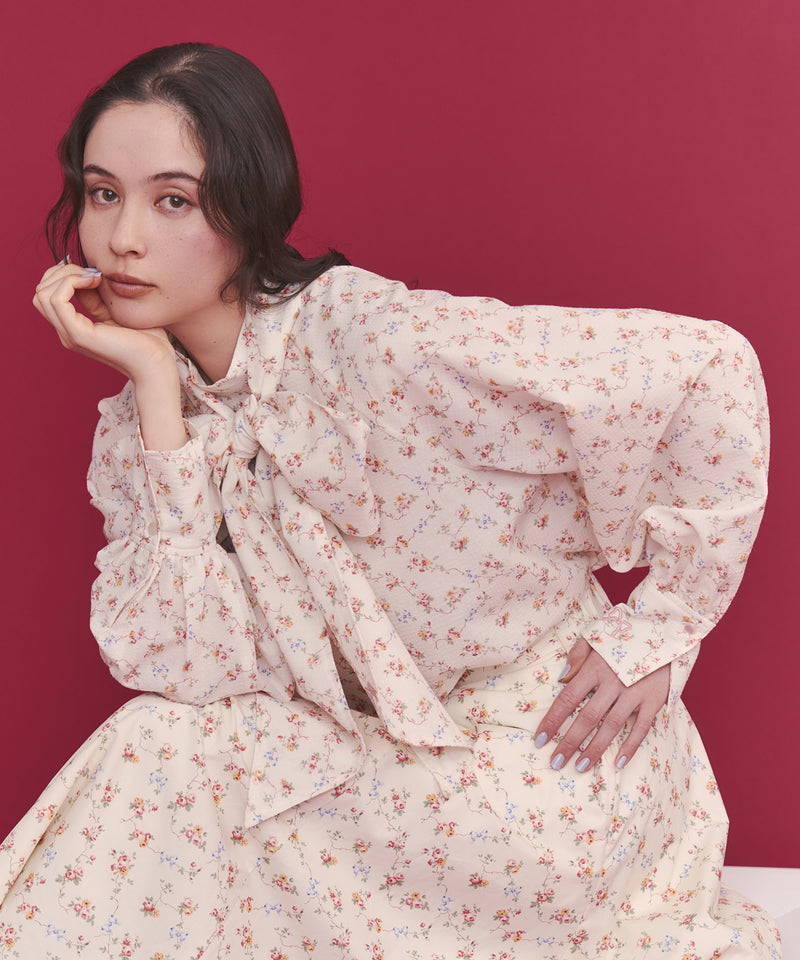 ボウタイブラウス